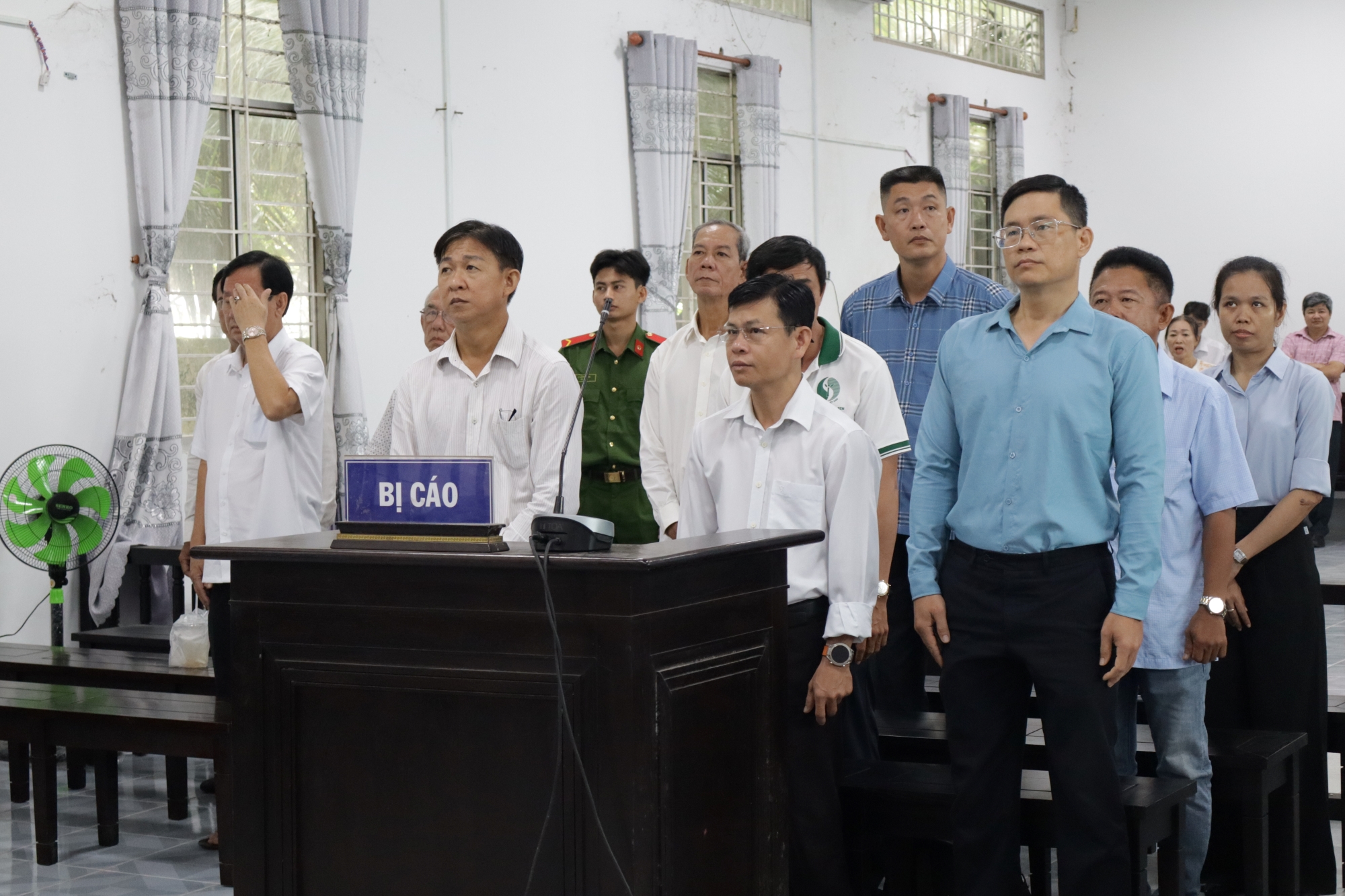 Tuyên án 11 bị cáo nguyên lãnh đạo, viên chức Công ty Phát triển hạ tầng KCN Hậu Giang - Ảnh 1.