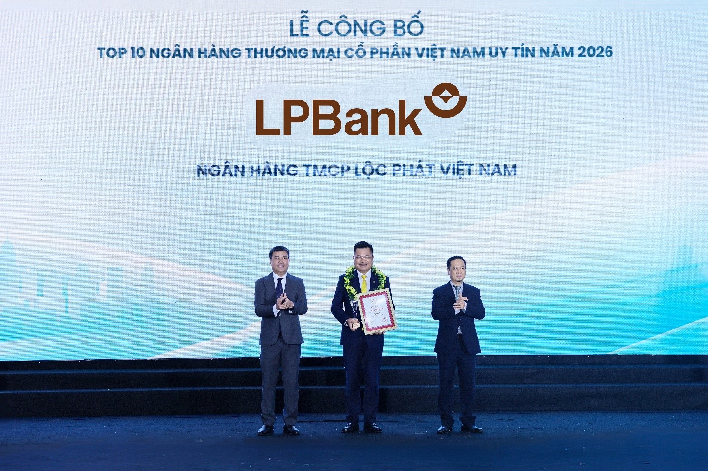 LPBank thăng hạng mạnh tại Bảng xếp hạng Vietnam Report 2026 - Ảnh 1.