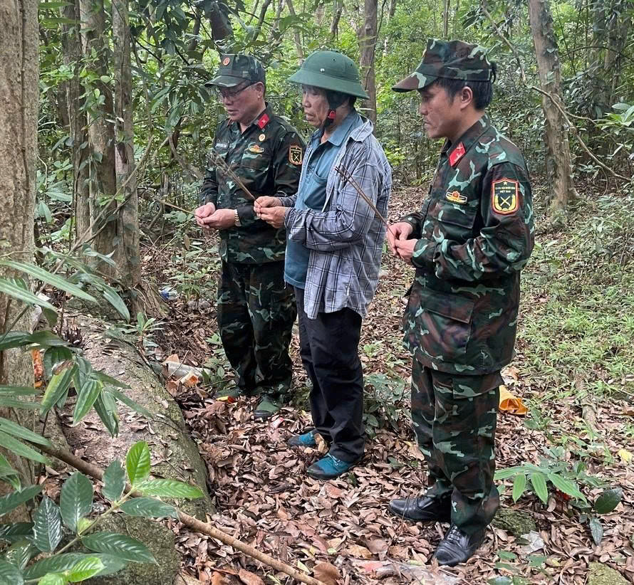 Xác định khu vực nghi có hơn 10 hài cốt liệt sĩ trên núi Hòn Tàu từ tin báo của người dân - Ảnh 1.