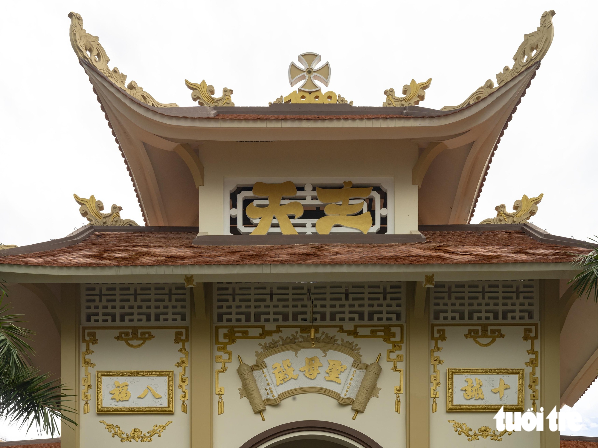 Ngỡ ngàng nhà thờ Tân Hòa mang dáng đình làng Việt - Ảnh 3.