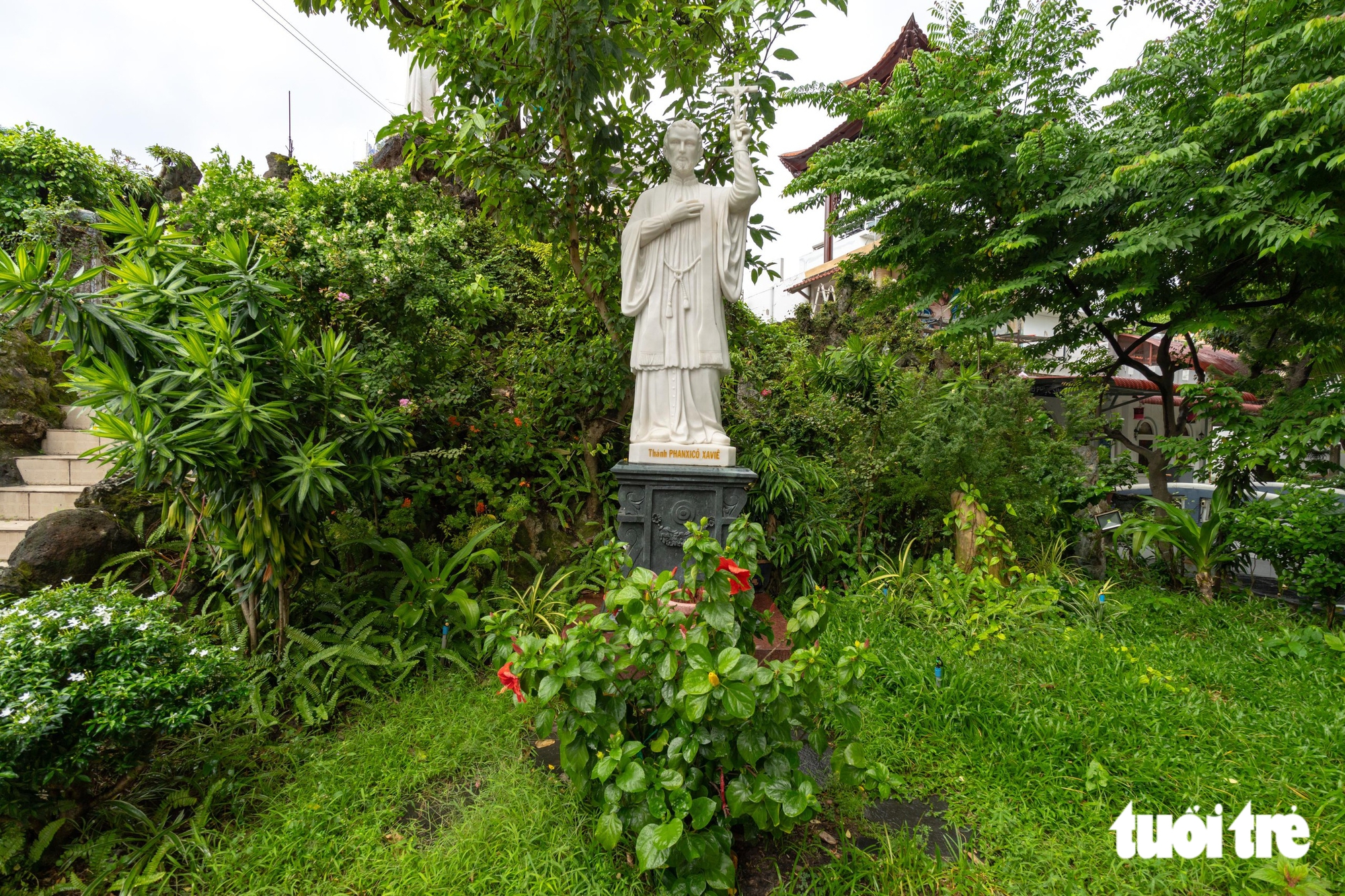 Ngỡ ngàng nhà thờ Tân Hòa mang dáng đình làng Việt - Ảnh 10.