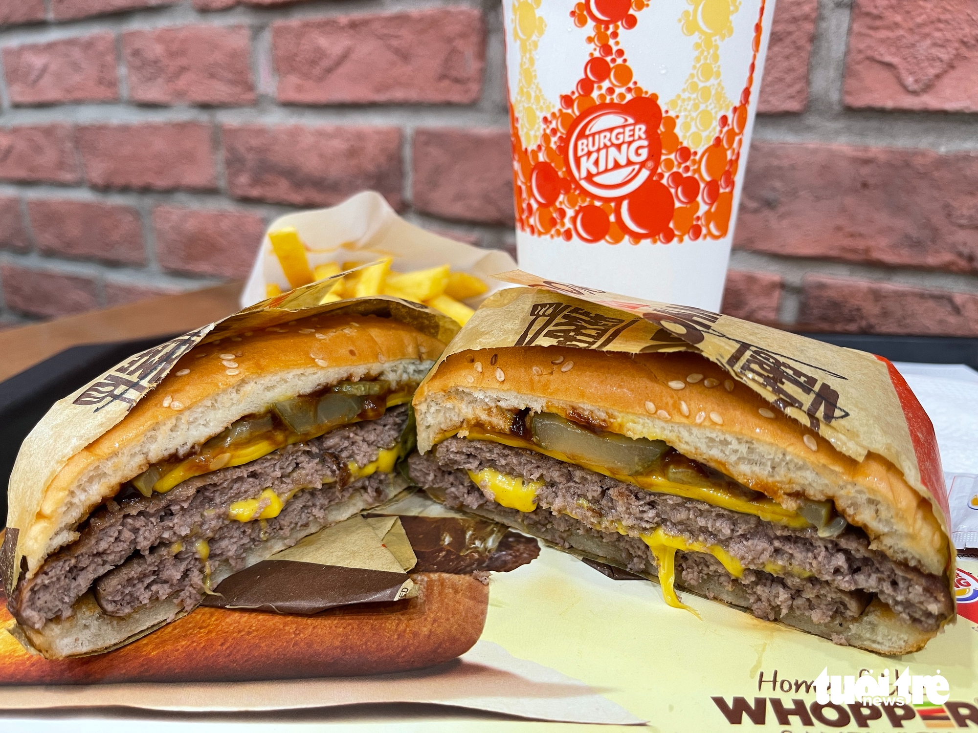 Banh Mi vs. Burger: Which is better? - Ảnh 2.