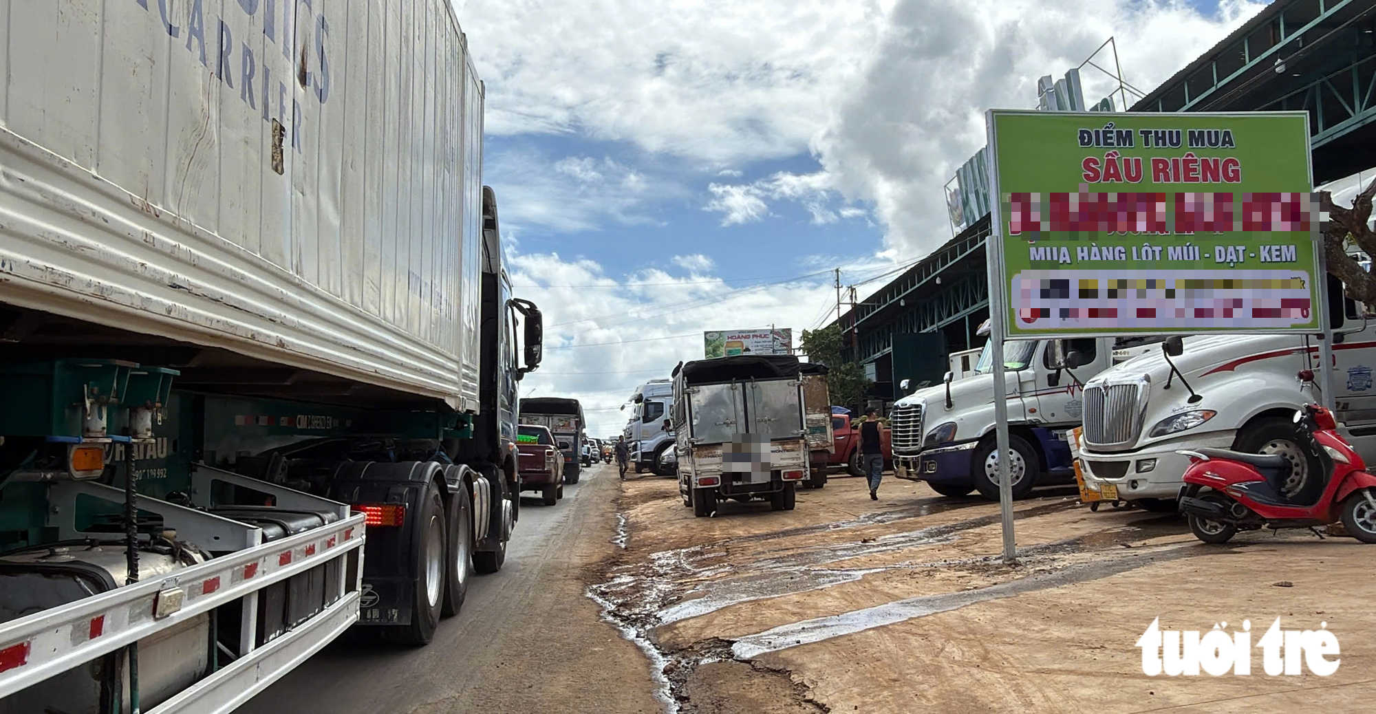 Mùa sầu riêng, quốc lộ 26 ở Đắk Lắk oằn mình vì xe container, xe tải nặng - Ảnh 2.
