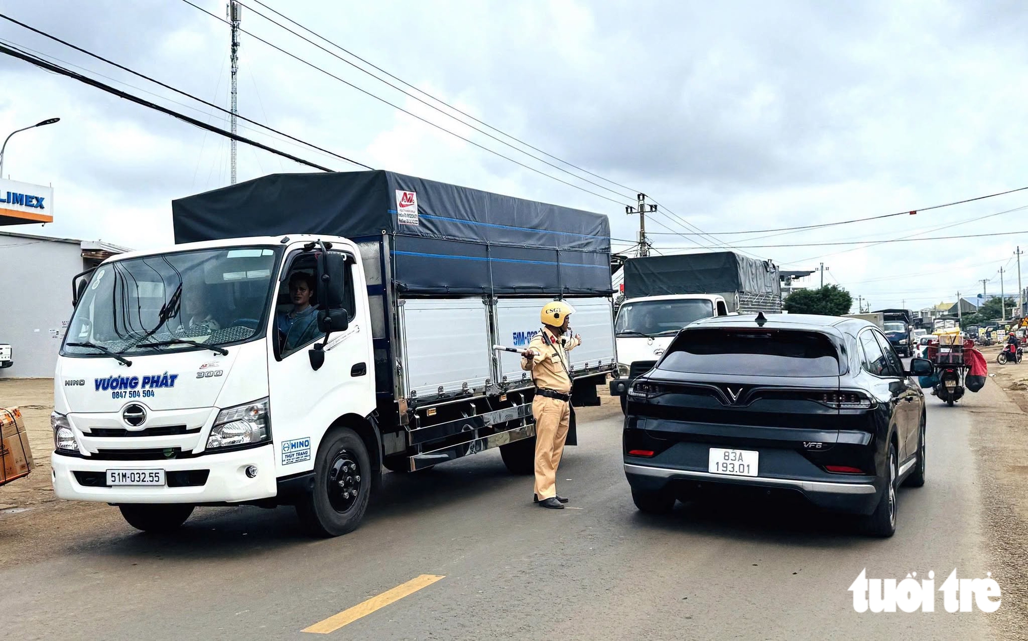 Mùa sầu riêng, quốc lộ 26 ở Đắk Lắk oằn mình vì xe container, xe tải nặng - Ảnh 6.