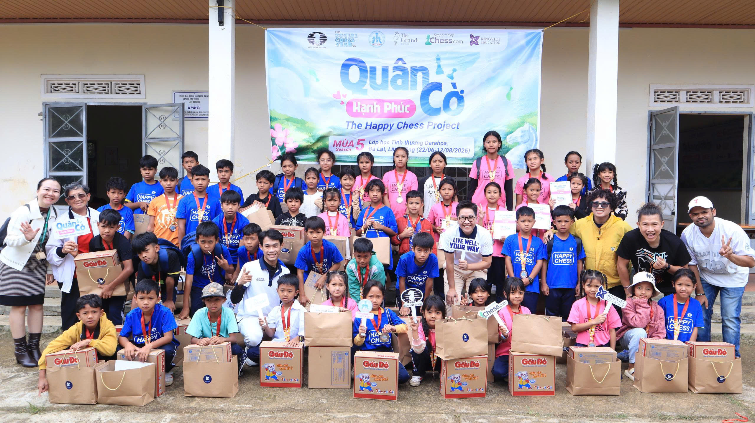 FIDE và Liên đoàn Cờ vua Việt Nam tổ chức chương trình đầy ý nghĩa - Ảnh 2.