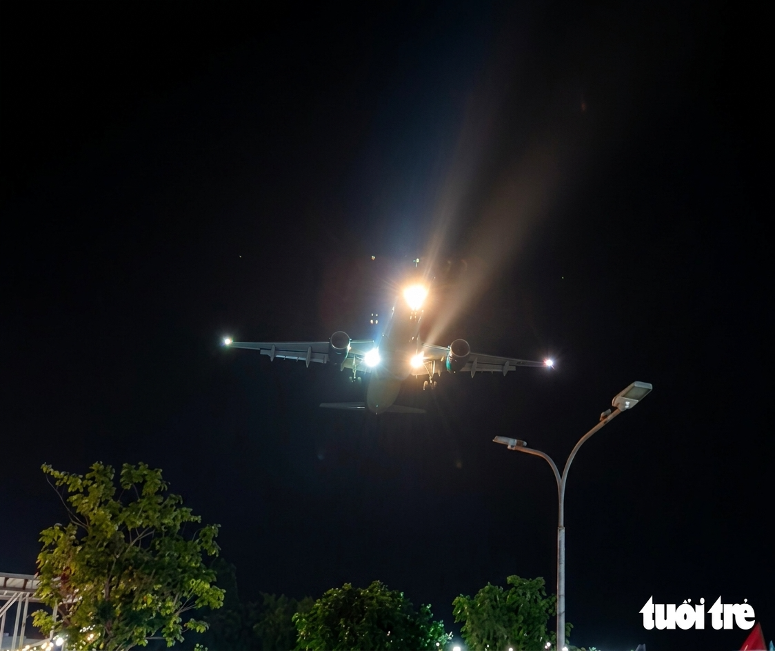 Hậu trường hai lần dừng cất, hạ cánh drone xâm nhập sân bay Tân Sơn Nhất - Ảnh 1.