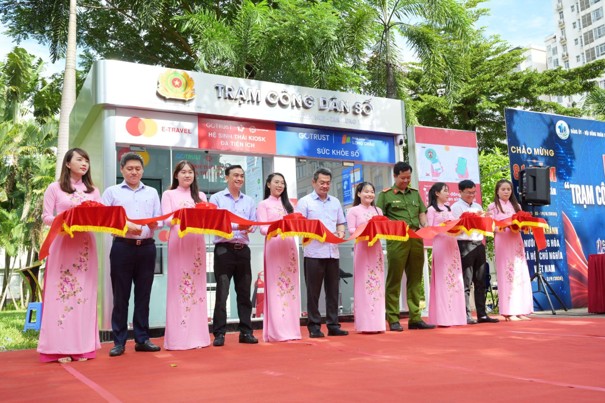 TP.HCM khánh thành Trạm Công dân số thứ 7 tại Phú Mỹ Hưng - Ảnh 2.