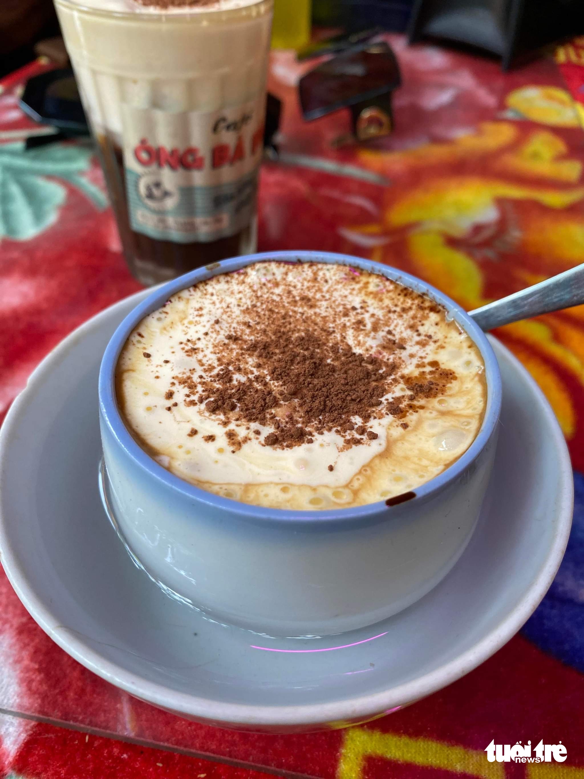 Foreigners get hooked on Vietnamese coffee despite sleepless nights - Ảnh 2.