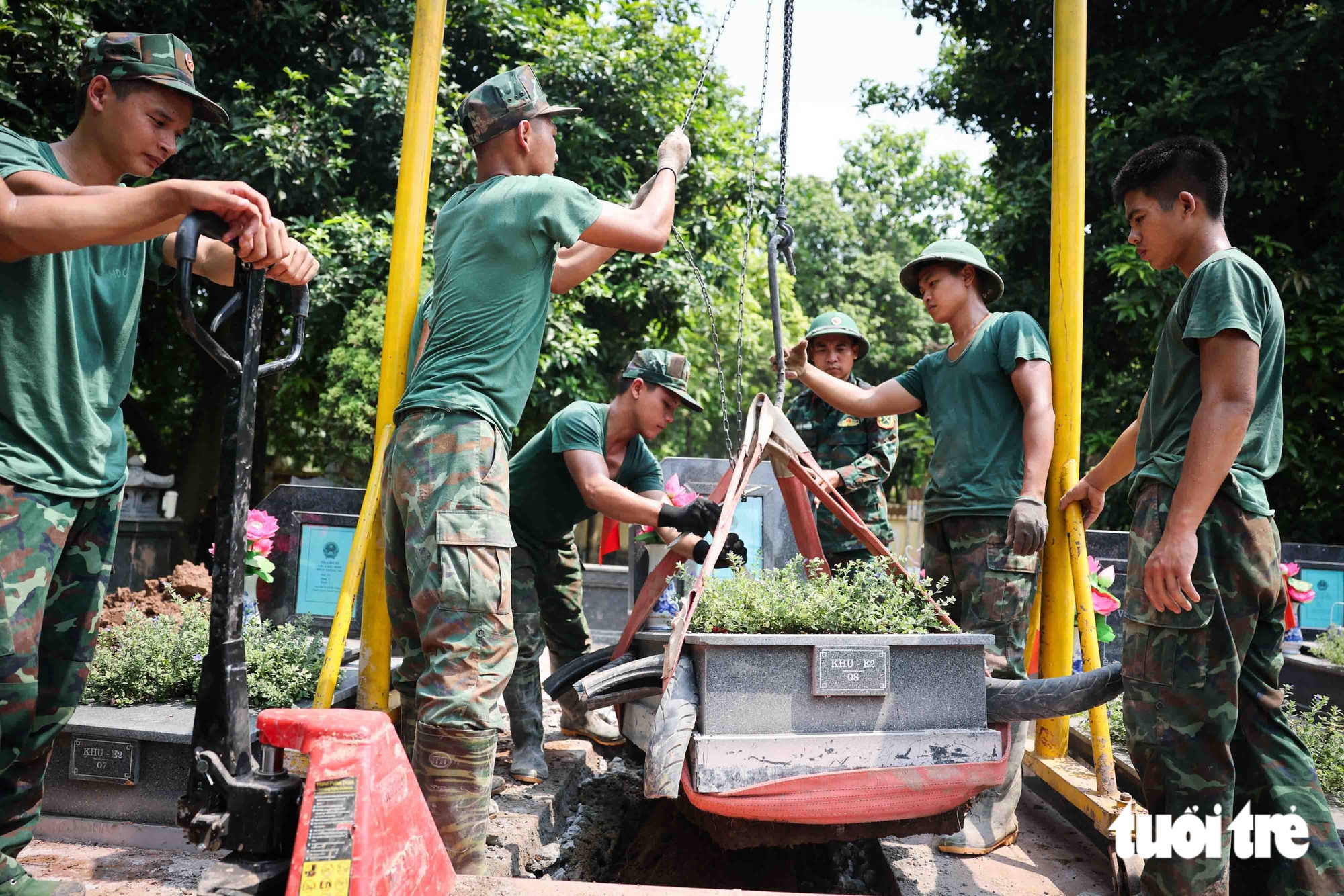 Khai quật tìm danh tính 469 Liệt sĩ chống Pháp sau 70 năm tại Nghĩa trang Mai Dịch - Ảnh 7.