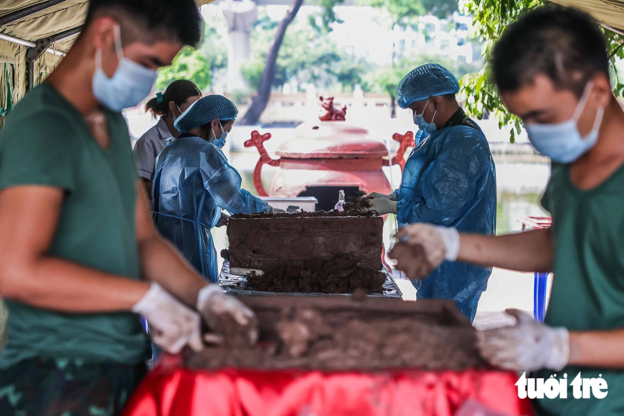 Khai quật tìm danh tính 469 Liệt sĩ chống Pháp sau 70 năm tại Nghĩa trang Mai Dịch - Ảnh 12.