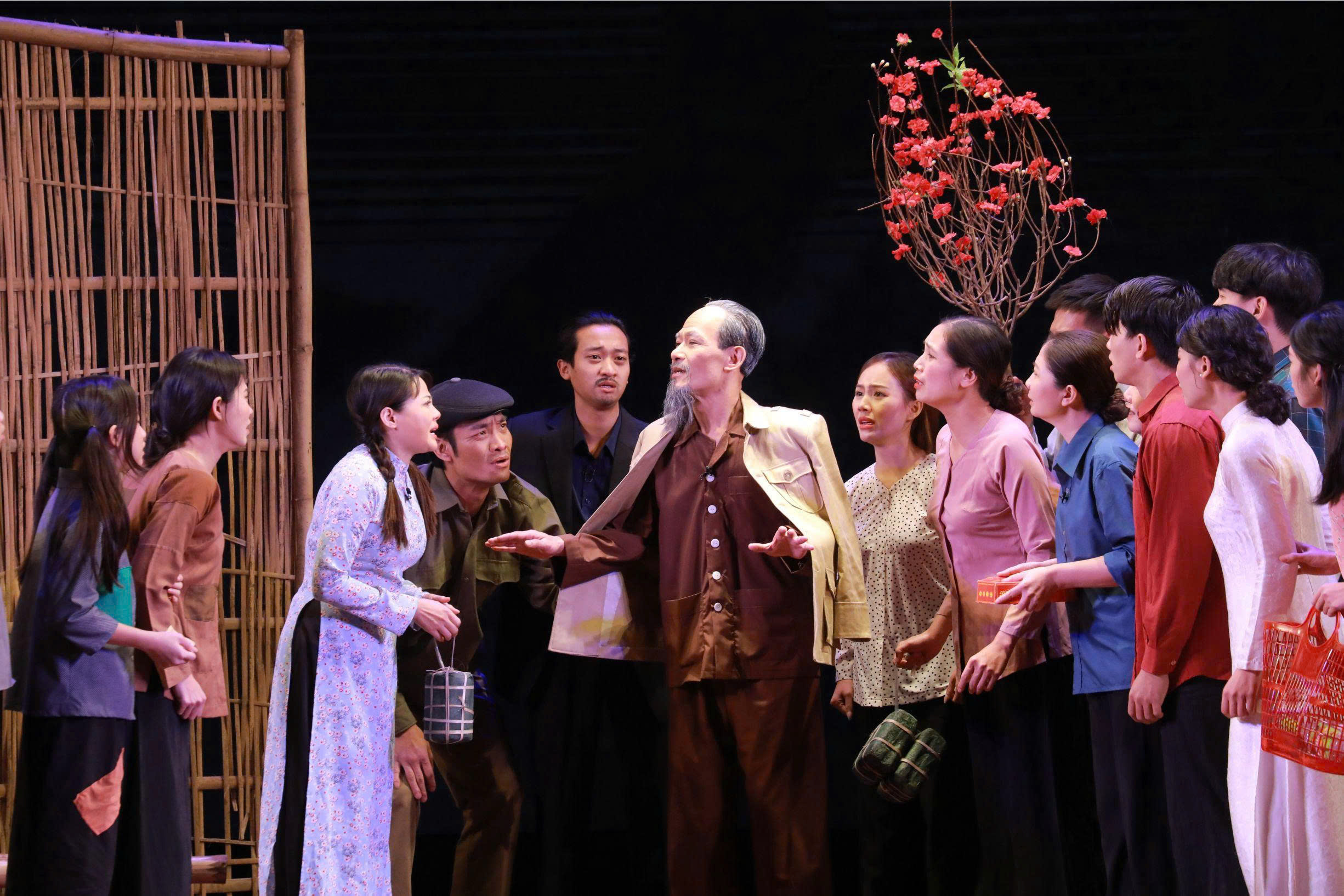 ‘Bác Hồ một tình yêu bao la’ đến Lào và Thái Lan  - Ảnh 1.