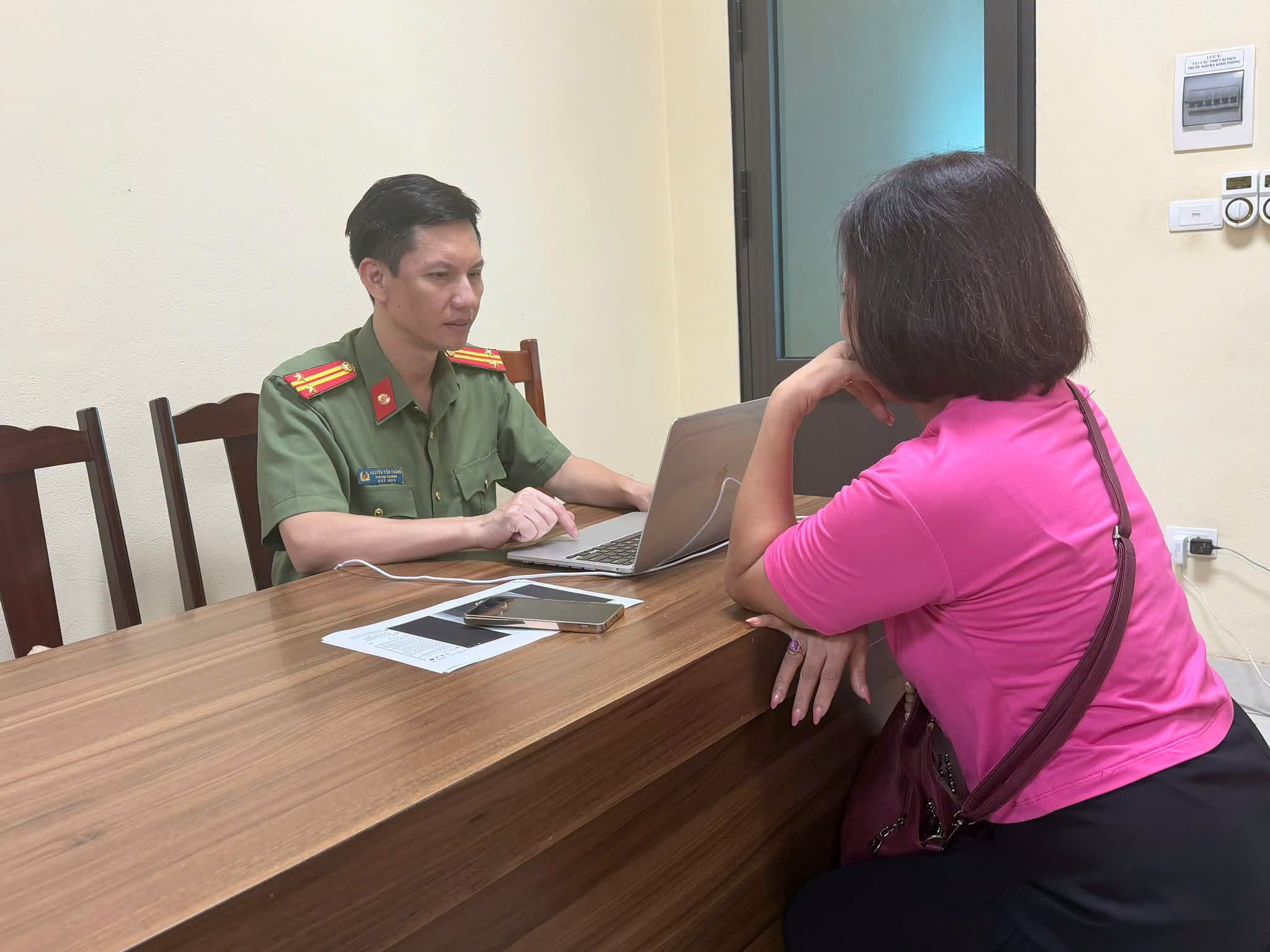 Công an xử lý người đăng ảnh AI sai sự thật về vụ người đàn ông đánh 5 chú tiểu ở chùa Bầu - Ảnh 2.