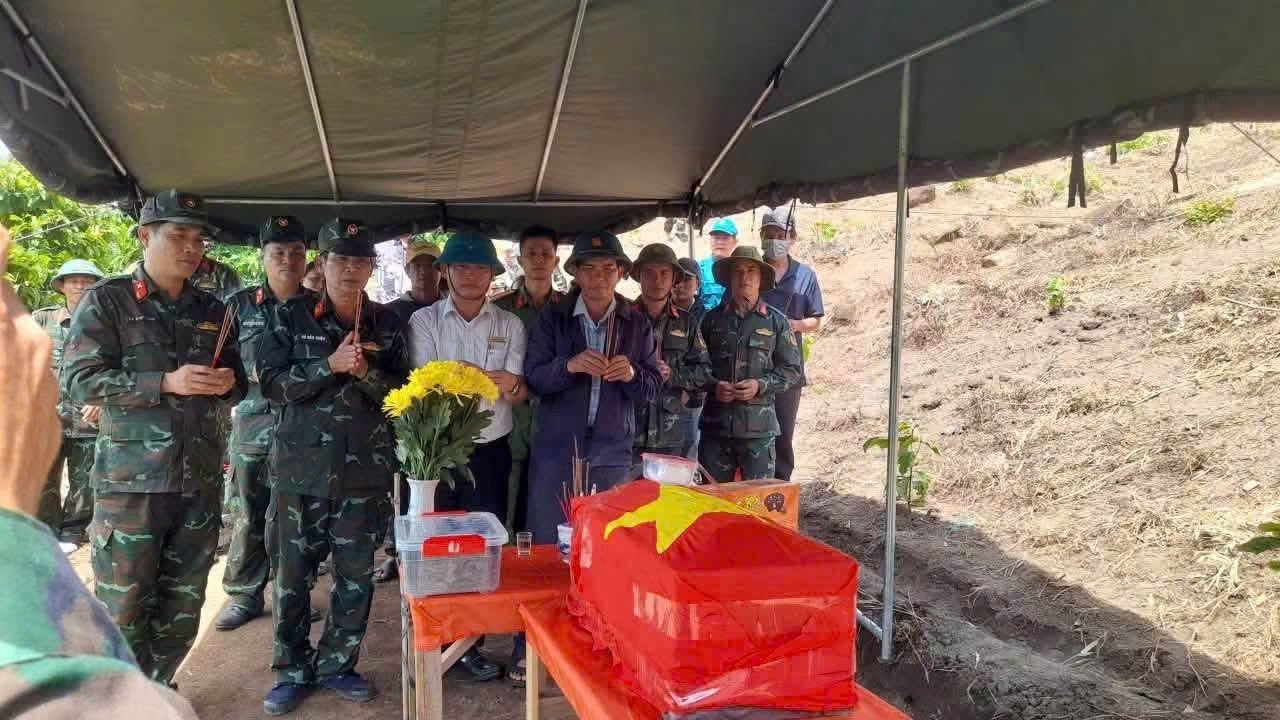 Đắk Lắk quy tập 1 hài cốt liệt sĩ ở núi Cư Jú cùng nhiều di vật - Ảnh 5.