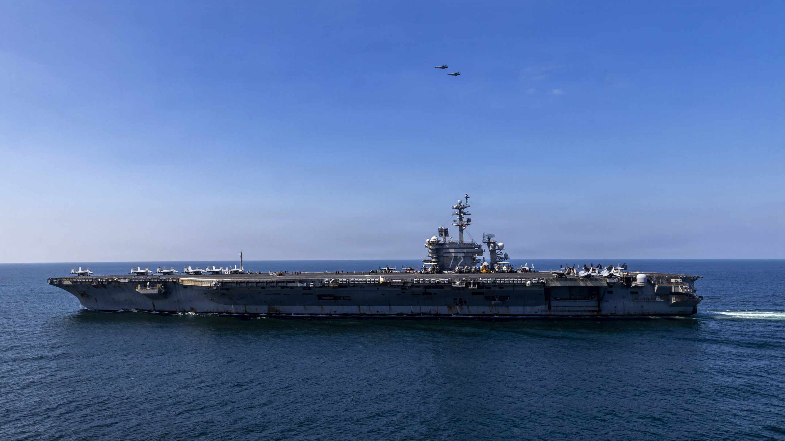 Ông Hegseth bác bỏ các điều kiện tồi tệ trên tàu sân bay USS Abraham Lincoln - Ảnh 1.