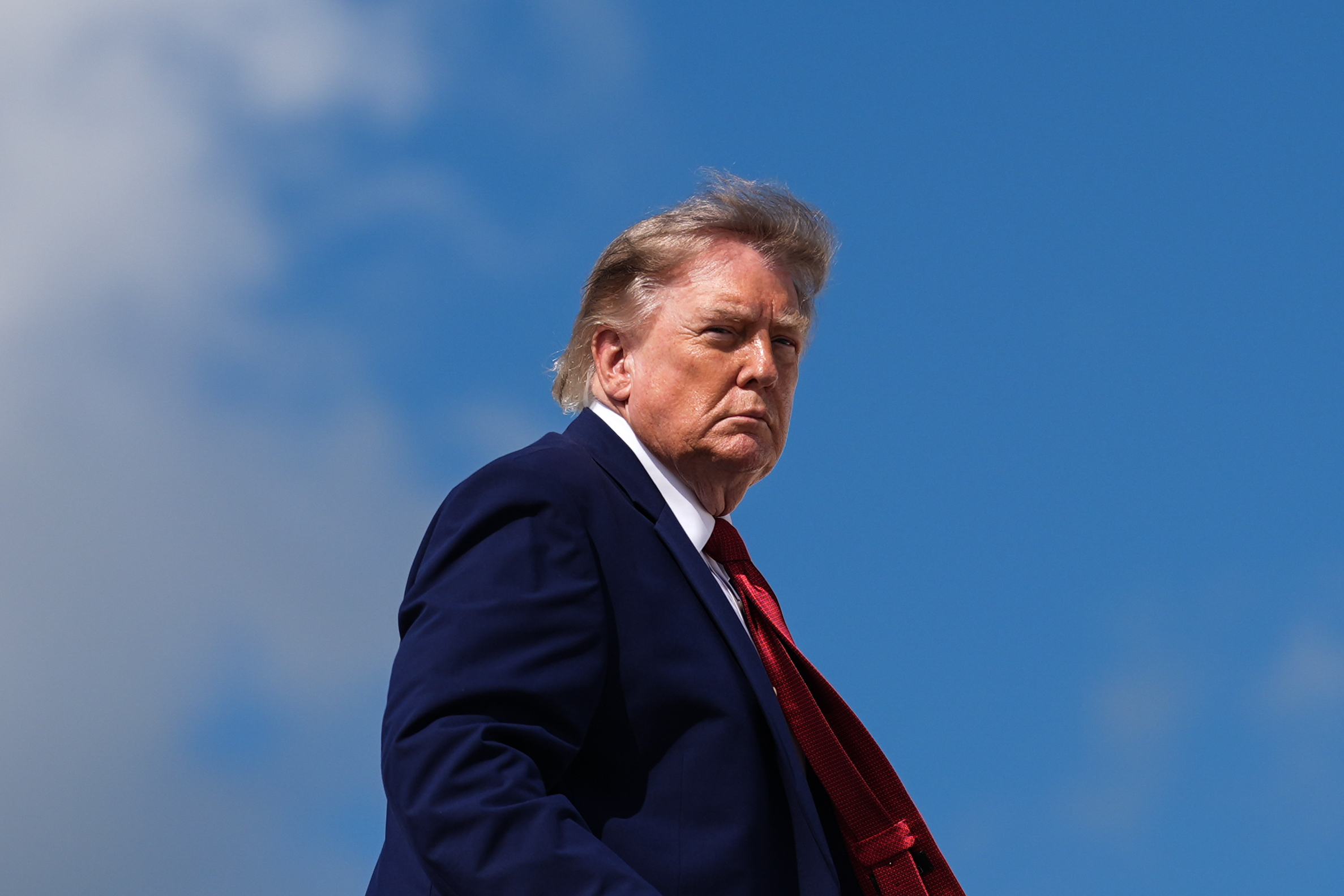 Tàu sân bay USS Abraham Lincoln lênh đênh suốt 9 tháng, ông Trump nói 'chưa đủ lâu' - Ảnh 1.
