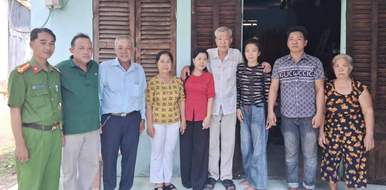 Cuộc đoàn tụ đầy xúc động của con gái và cha ruột sau 43 năm thất lạc tại Cần Thơ - Ảnh 2.