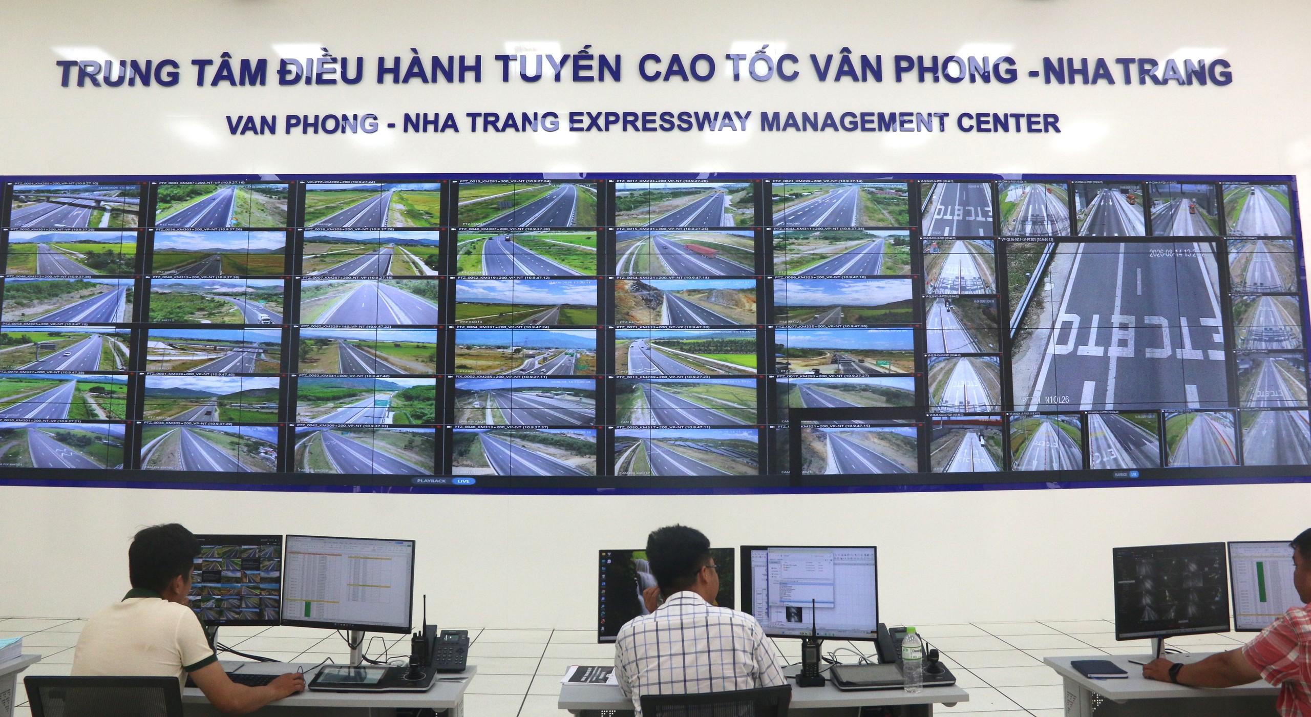 Ngày đầu thu phí cao tốc từ Nha Trang đến Quảng Ngãi: Nhiều tài xế chưa biết đã thu phí, tài khoản hết tiền - Ảnh 3.