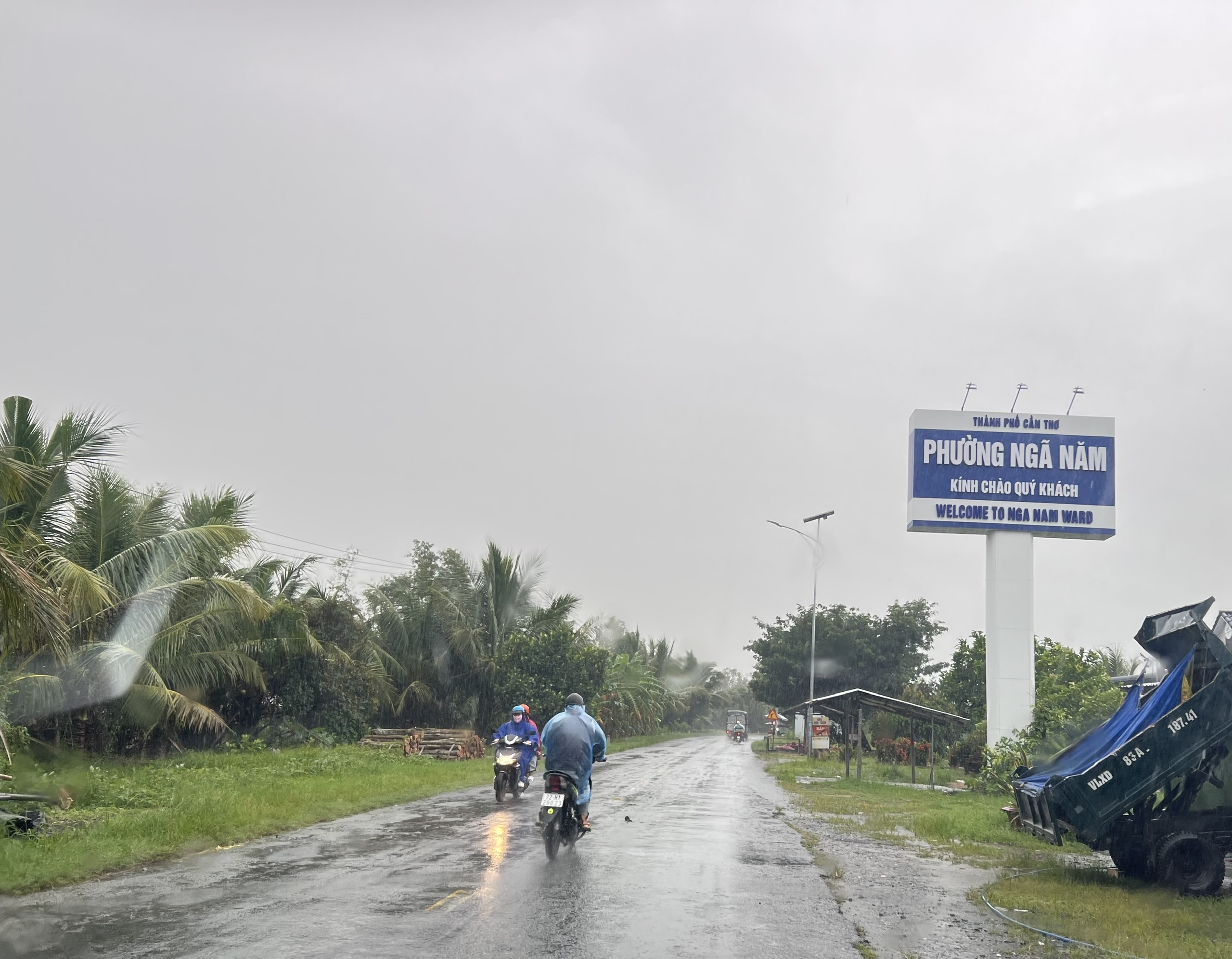Cần Thơ: Mưa dông nhiều nơi, triều cường vượt báo động 1 - Ảnh 1.
