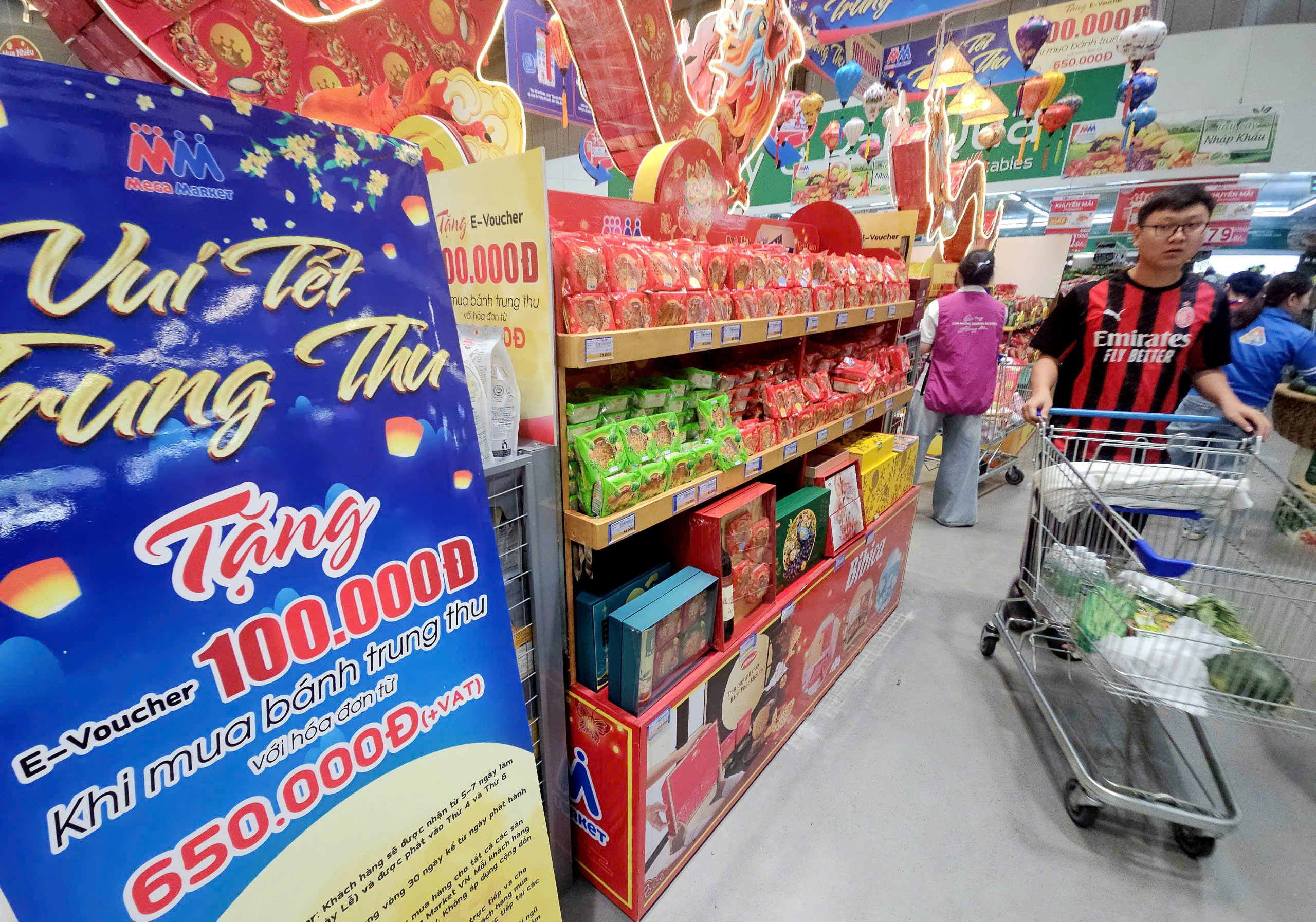 Bánh trung thu đồng loạt xuống phố, hầu hết tăng giá - Ảnh 3.