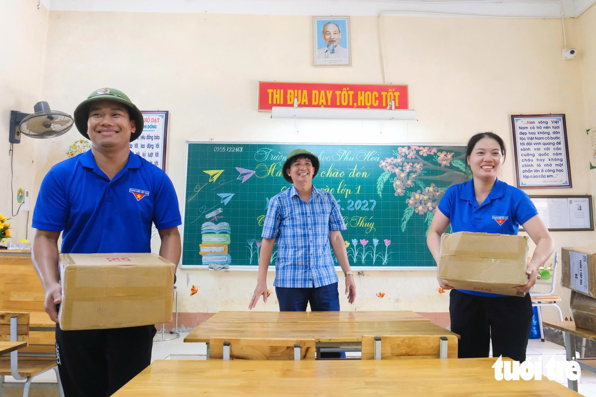 Dời trường làm sân bay Gia Bình, thầy cô 'đội nắng' chuyển lớp - Ảnh 8.