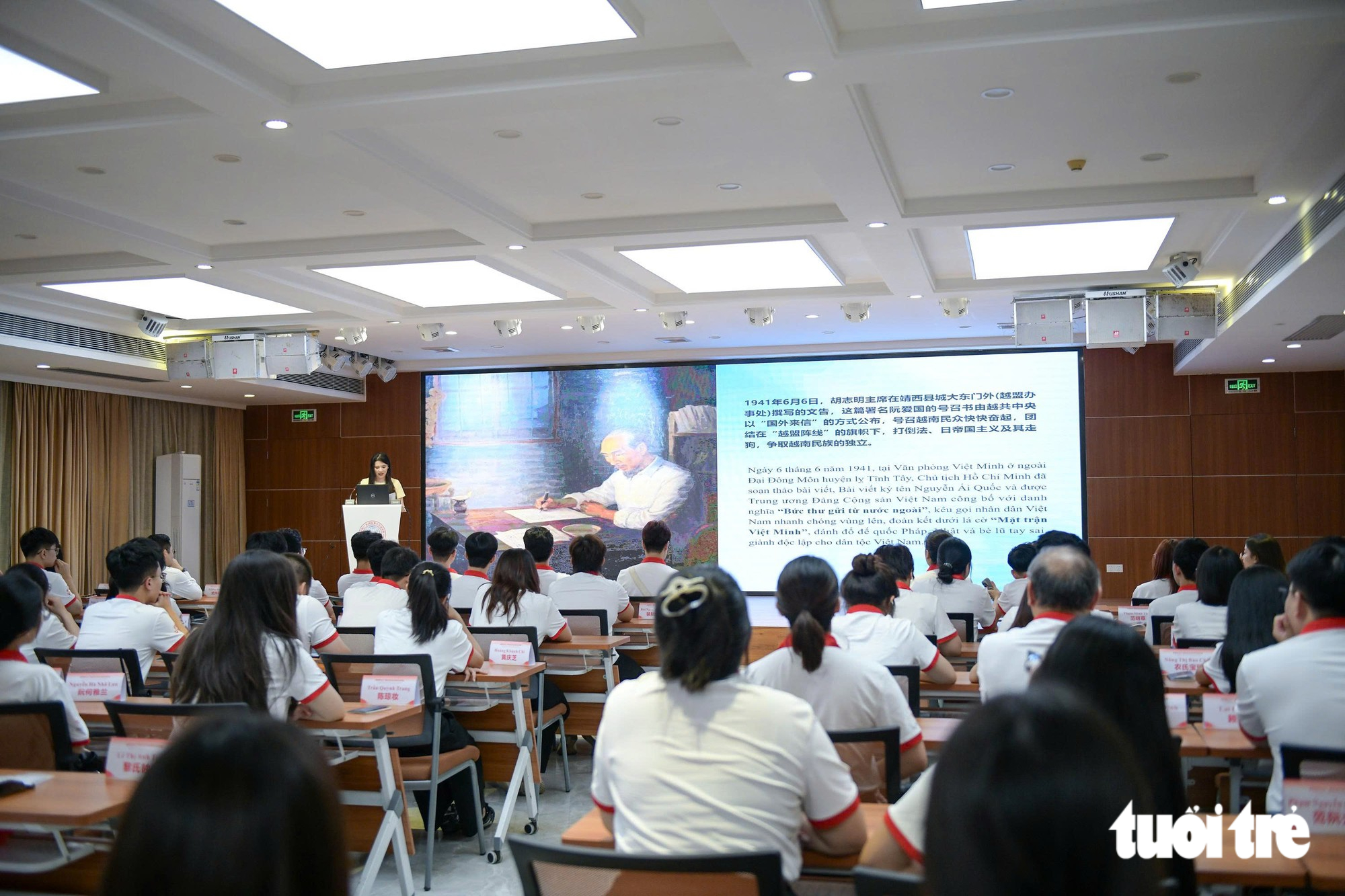 100 giáo viên, sinh viên Việt Nam đã tới Trung Quốc, bắt đầu ‘Hành trình đỏ’ theo dấu chân Bác Hồ - Ảnh 3.