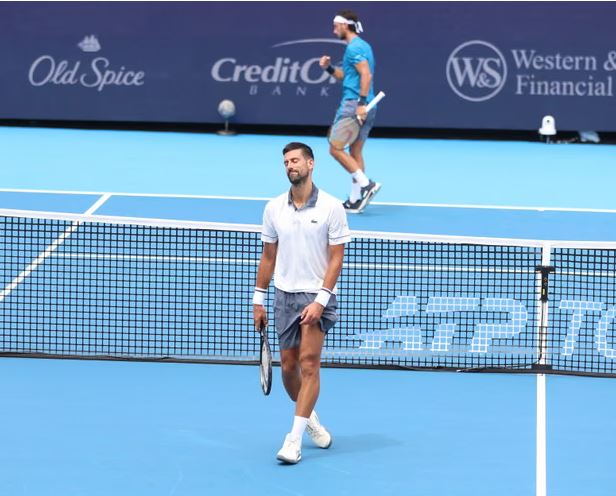 Djokovic kiệt sức sau cuộc chiến kéo dài 2 tiếng rưỡi và bị loại sớm ở giải Cincinnati Masters  - Ảnh 1.