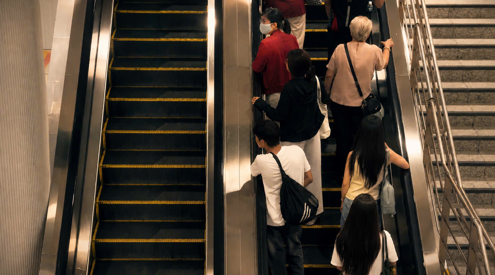 Hình ảnh đối lập về tuyến metro Bến Thành - Suối Tiên - Ảnh 2.