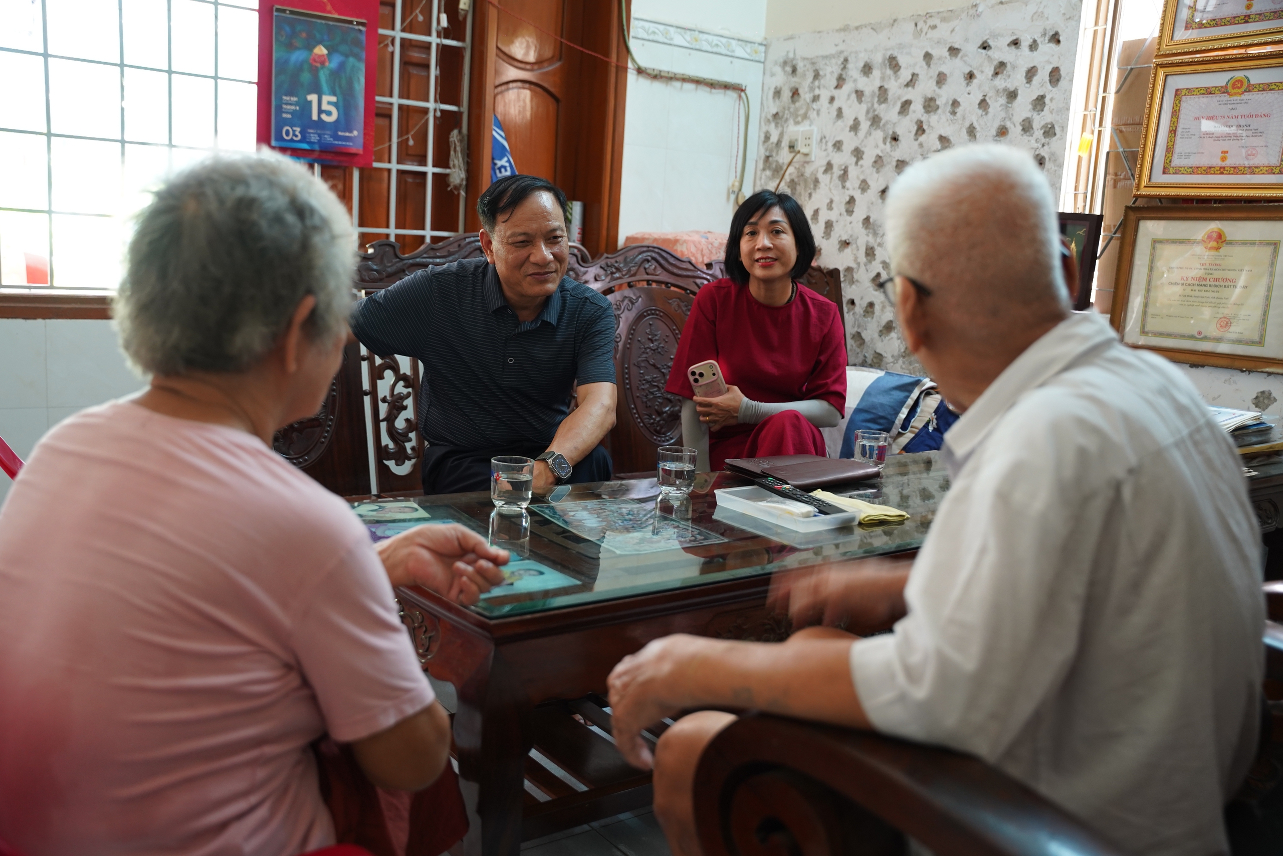 Từ Hà Nội vào Quảng Ngãi gặp y sĩ 96 tuổi tìm câu chuyện về người cha liệt sĩ - Ảnh 6.