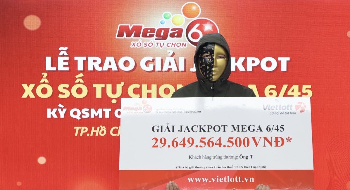 Mua vé từ người bán dạo, cựu quân nhân ở TP.HCM trúngVietlott 29,6 tỉ đồng - Ảnh 1.