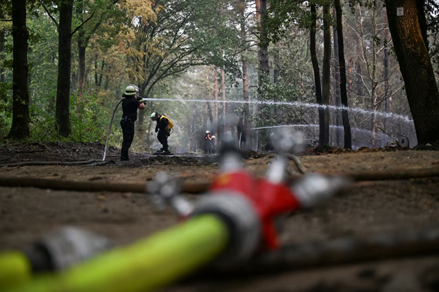 EU sends aircraft, villages evacuated as Belgium fights record wildfire- Ảnh 1.