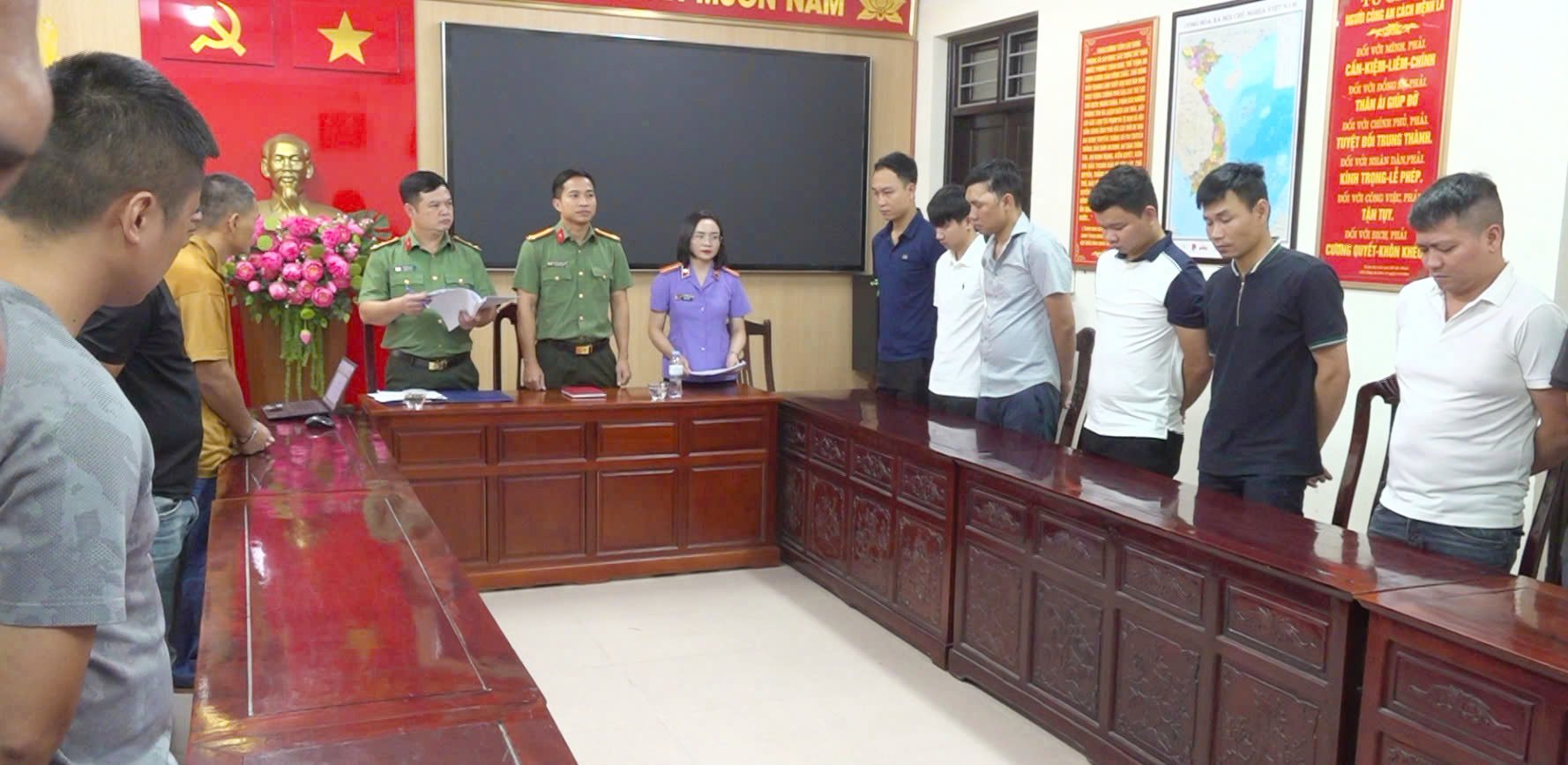 Lái tàu cầm đầu đường dây rút trộm hàng trăm ngàn lít dầu - Ảnh 4.