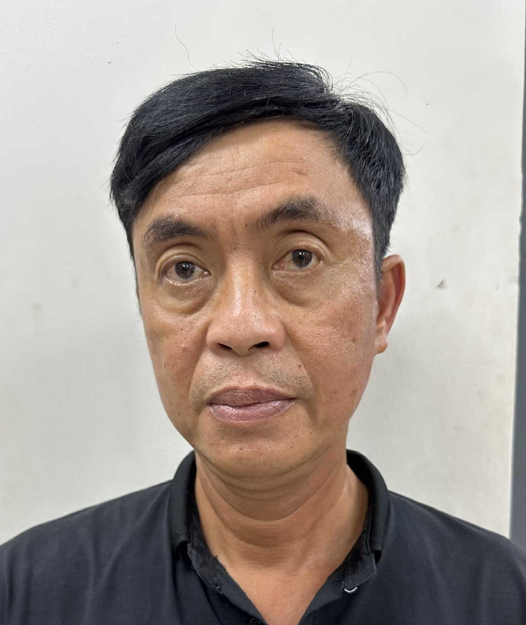 越南胡志明市公安尋找被假彩票騙局欺騙的街頭彩票銷售員