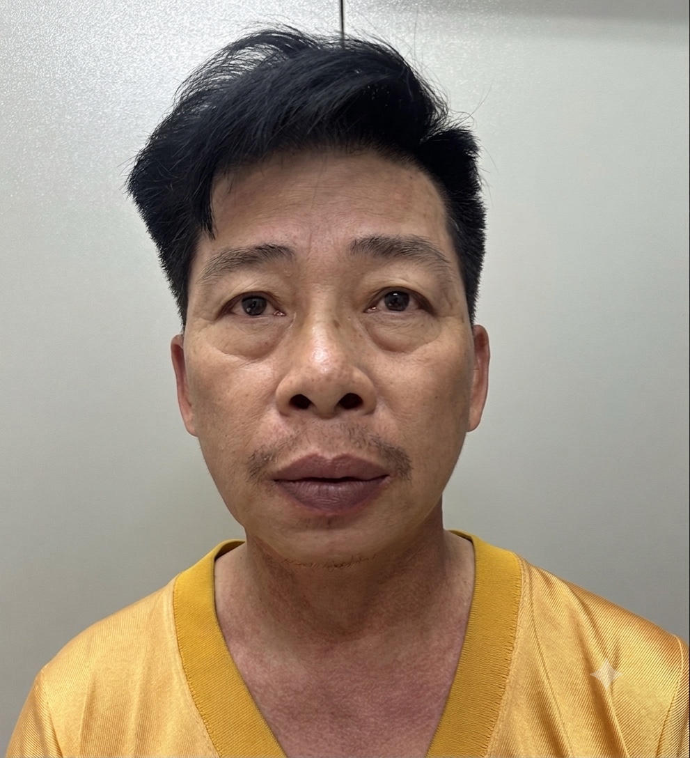 越南胡志明市公安尋找被假彩票騙局欺騙的街頭彩票銷售員