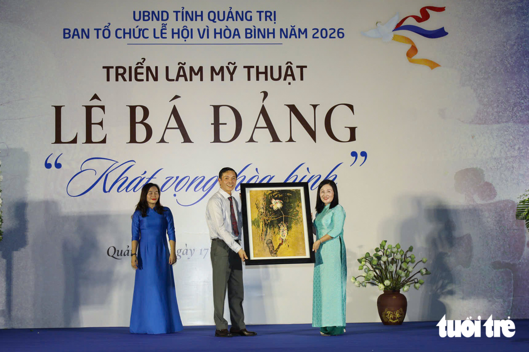 Gia đình tặng 29 tác phẩm Lê Bá Đảng cho Quảng Trị để kể câu chuyện khát vọng hòa bình trên quê hương - Ảnh 2.
