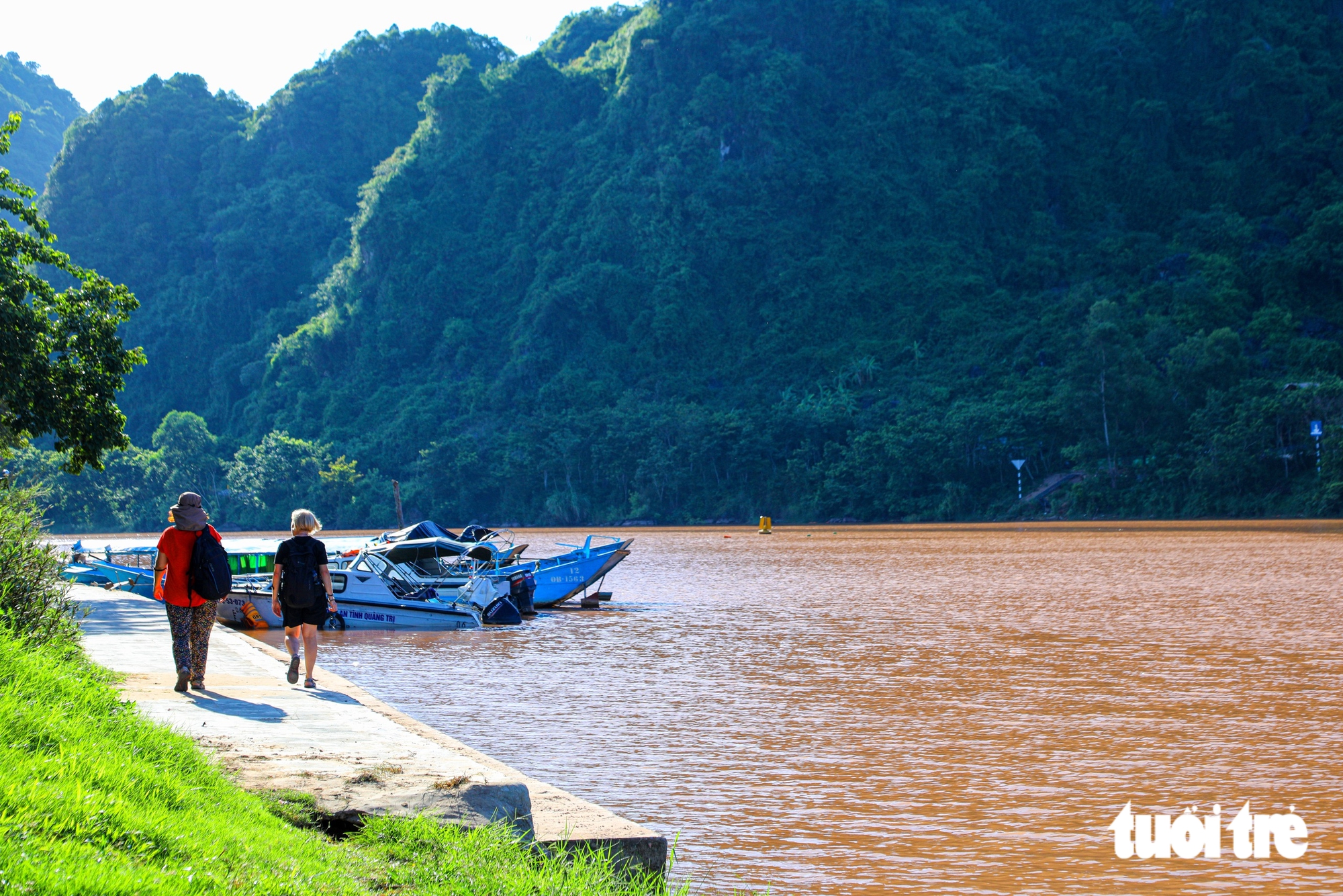 Về Phong Nha ngắm sông Son đỏ ngầu, nghe truyền thuyết mối tình gắn liền với tên sông - Ảnh 3.
