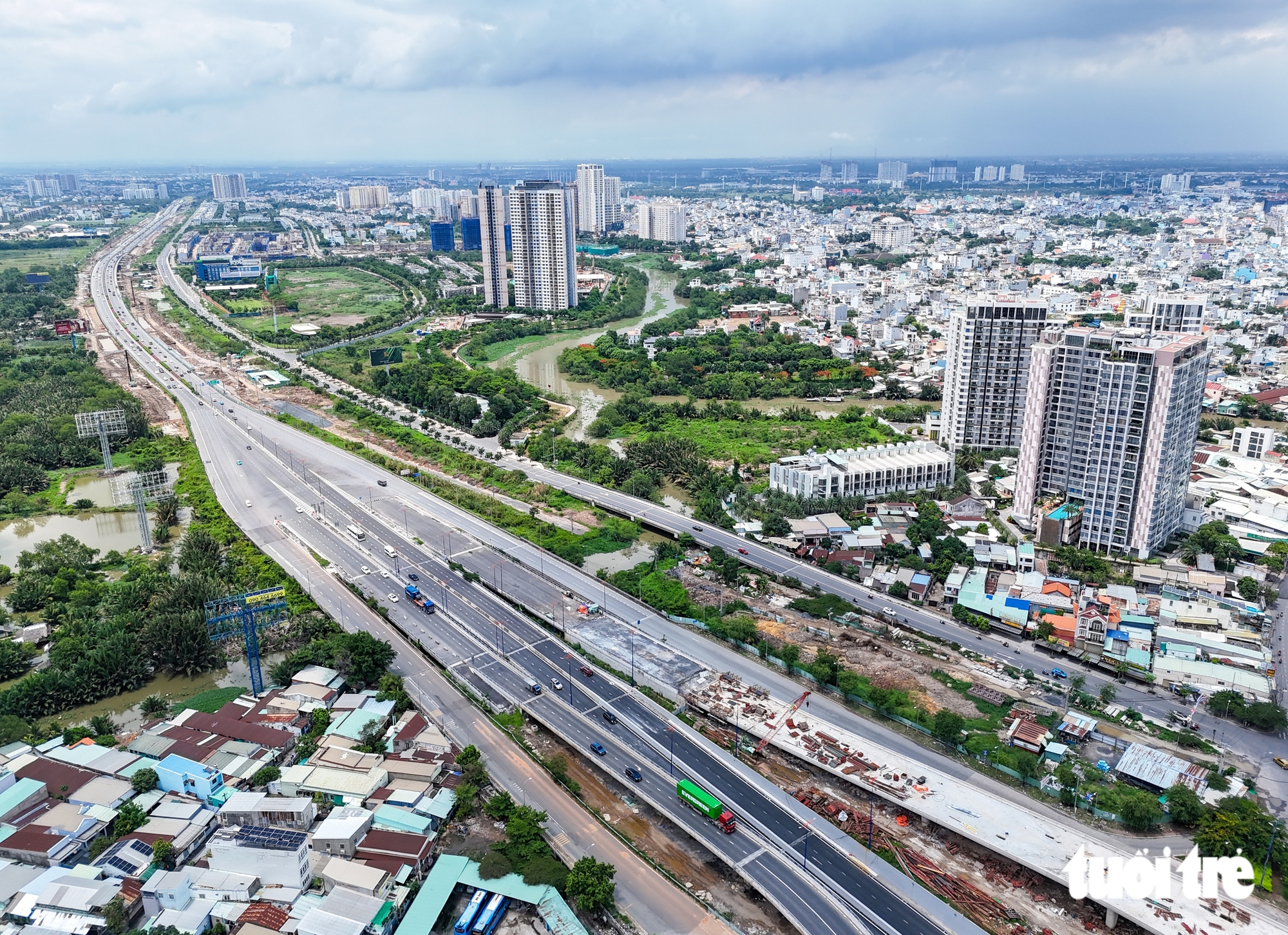 TP.HCM quyết tâm thu ngân sách 1,01 triệu tỉ đồng, không để ‘đạt kế hoạch trên giấy’ - Ảnh 2.