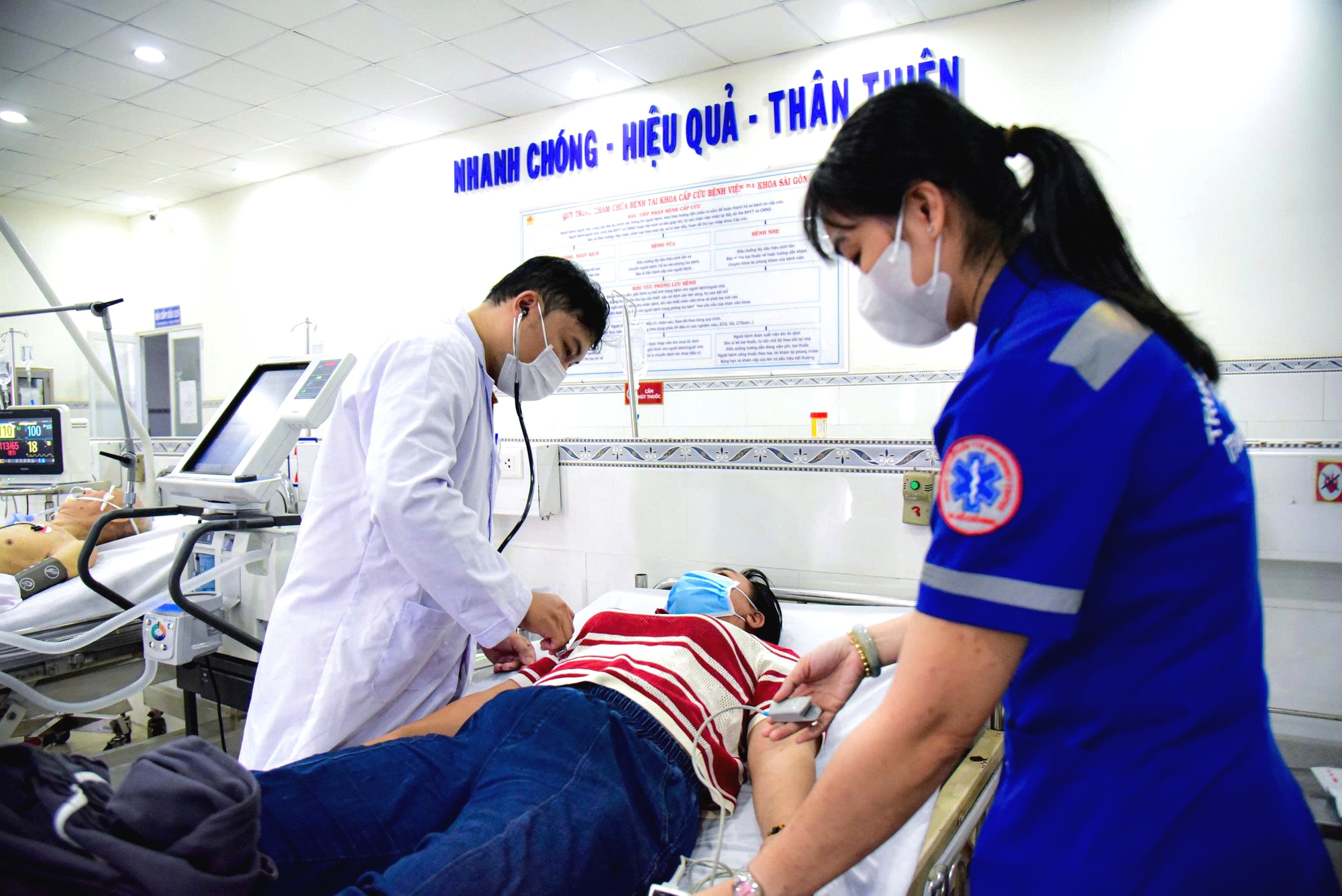 Y tế TP.HCM đổi mới cấu trúc hệ thống y tế hướng tới người dân năm 2026 - Ảnh 14.