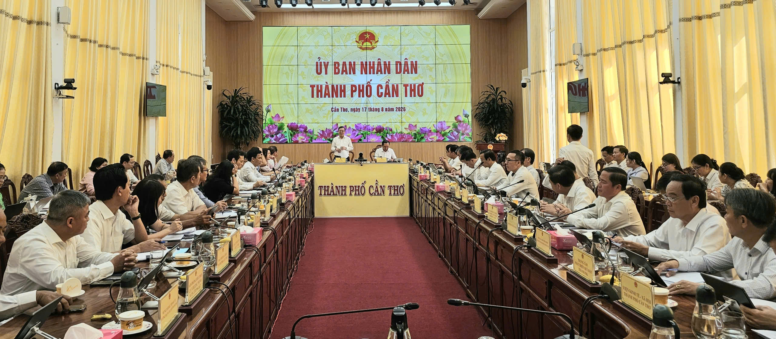 Thành ủy Cần Thơ: triệt để khắc phục tâm lý phân biệt địa phương, cơ quan hay đơn vị cũ - Ảnh 2.