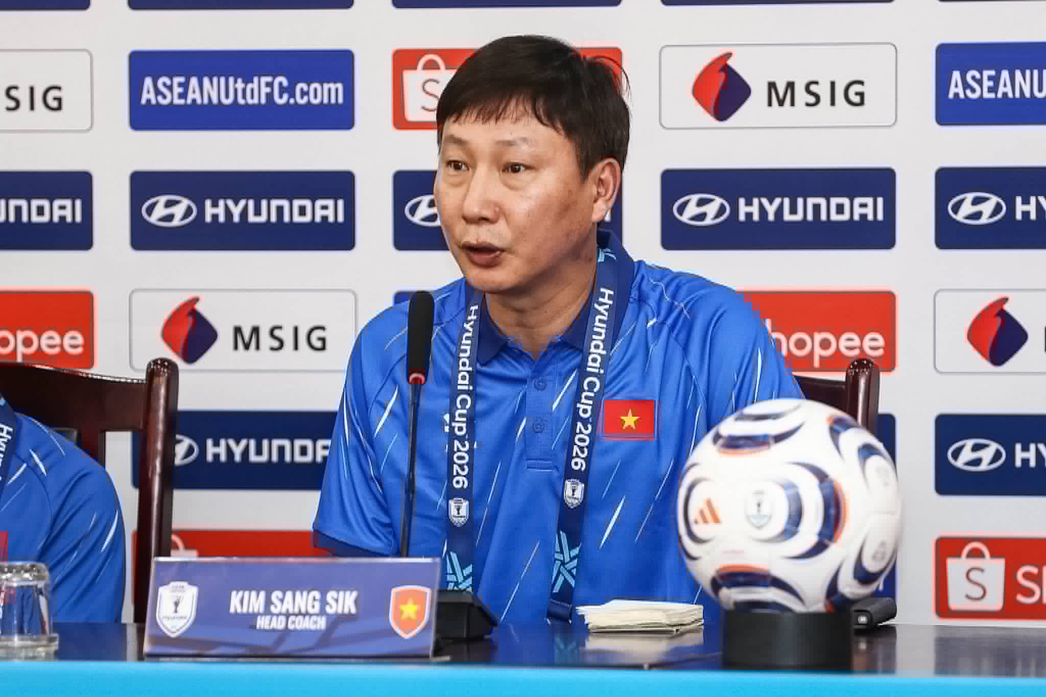 HLV Kim Sang Sik: 'Việt Nam sẽ có diện mạo khác ở trận lượt về' - Ảnh 1.