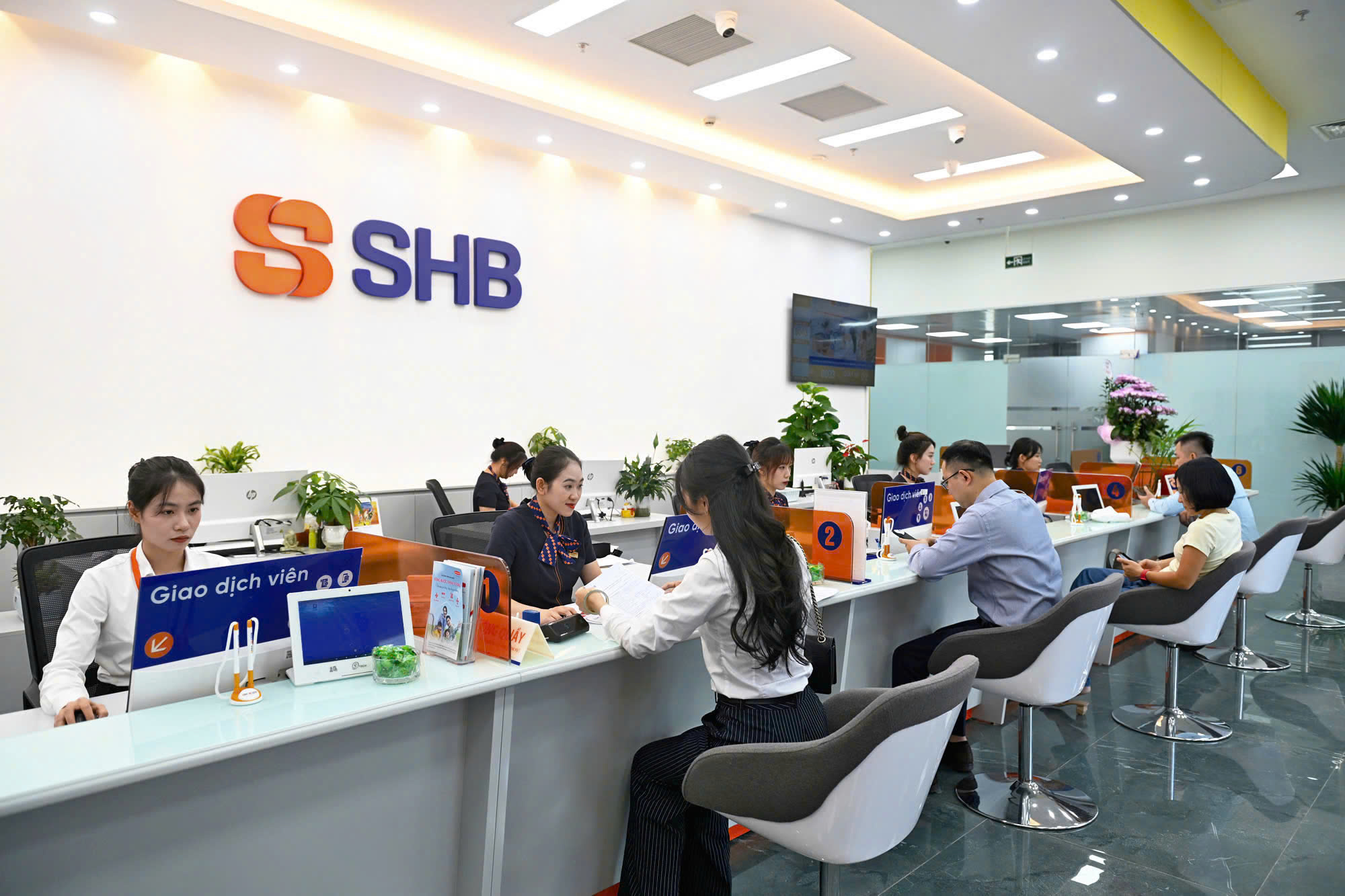 SHB nâng quy mô tín dụng ưu đãi lên 47.000 tỉ đồng, giảm lãi suất cho vay - Ảnh 1.