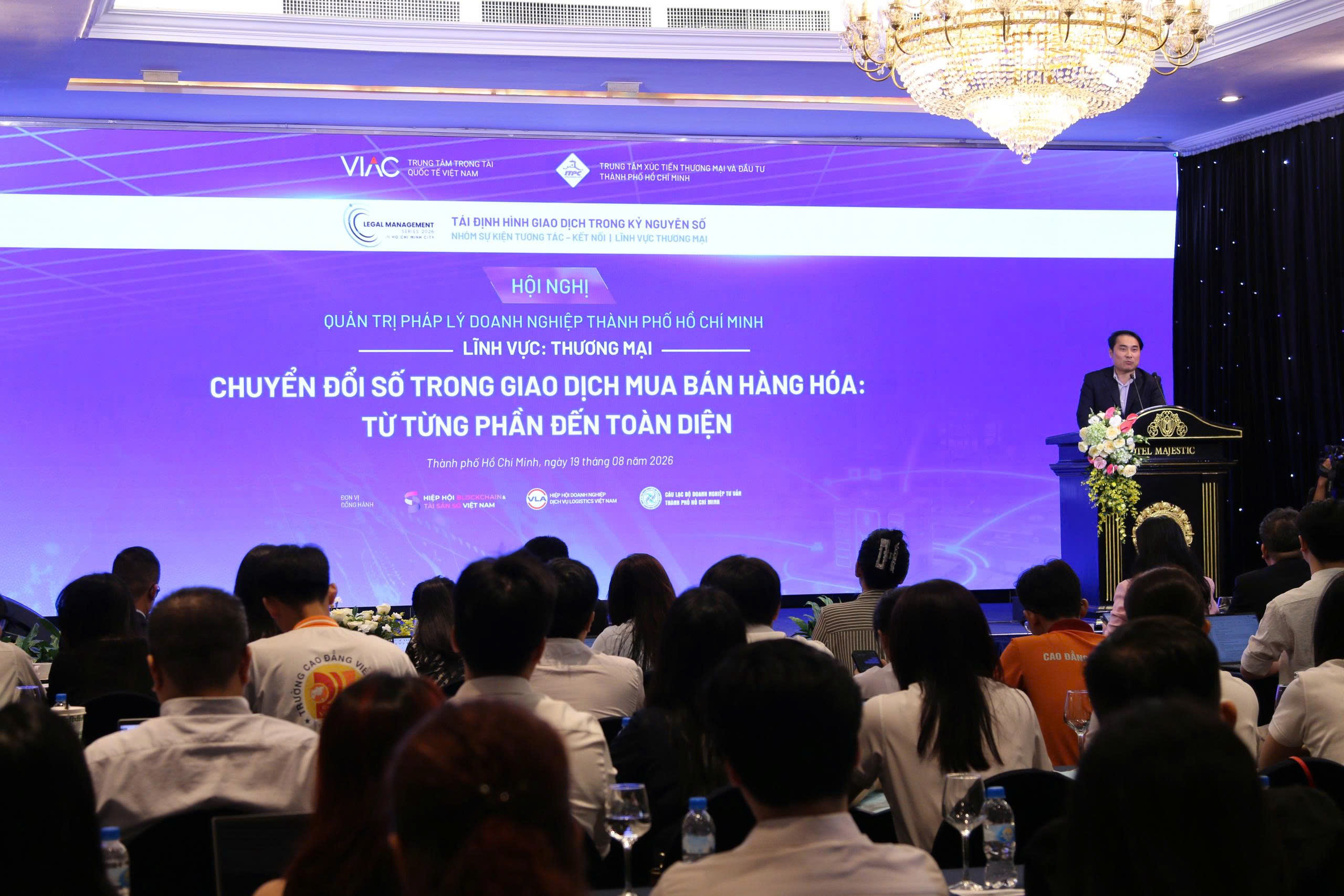 mua bán hàng online, môi trường số - Ảnh 1.