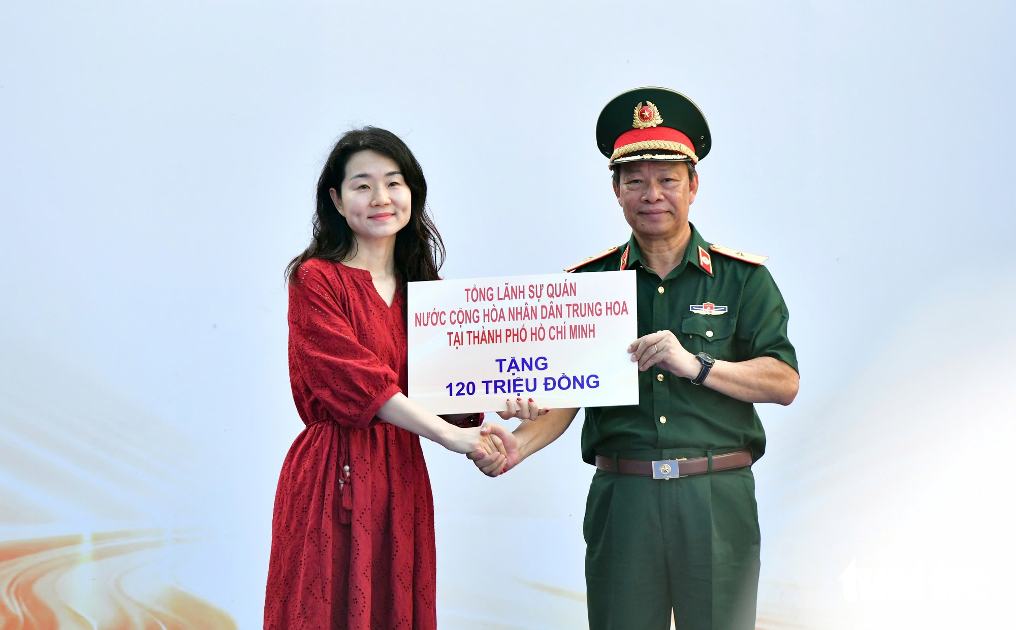 Phố đi bộ Nguyễn Huệ ngập sắc cam đồng hành vì nạn nhân chất độc da cam 2026 - Ảnh 4.