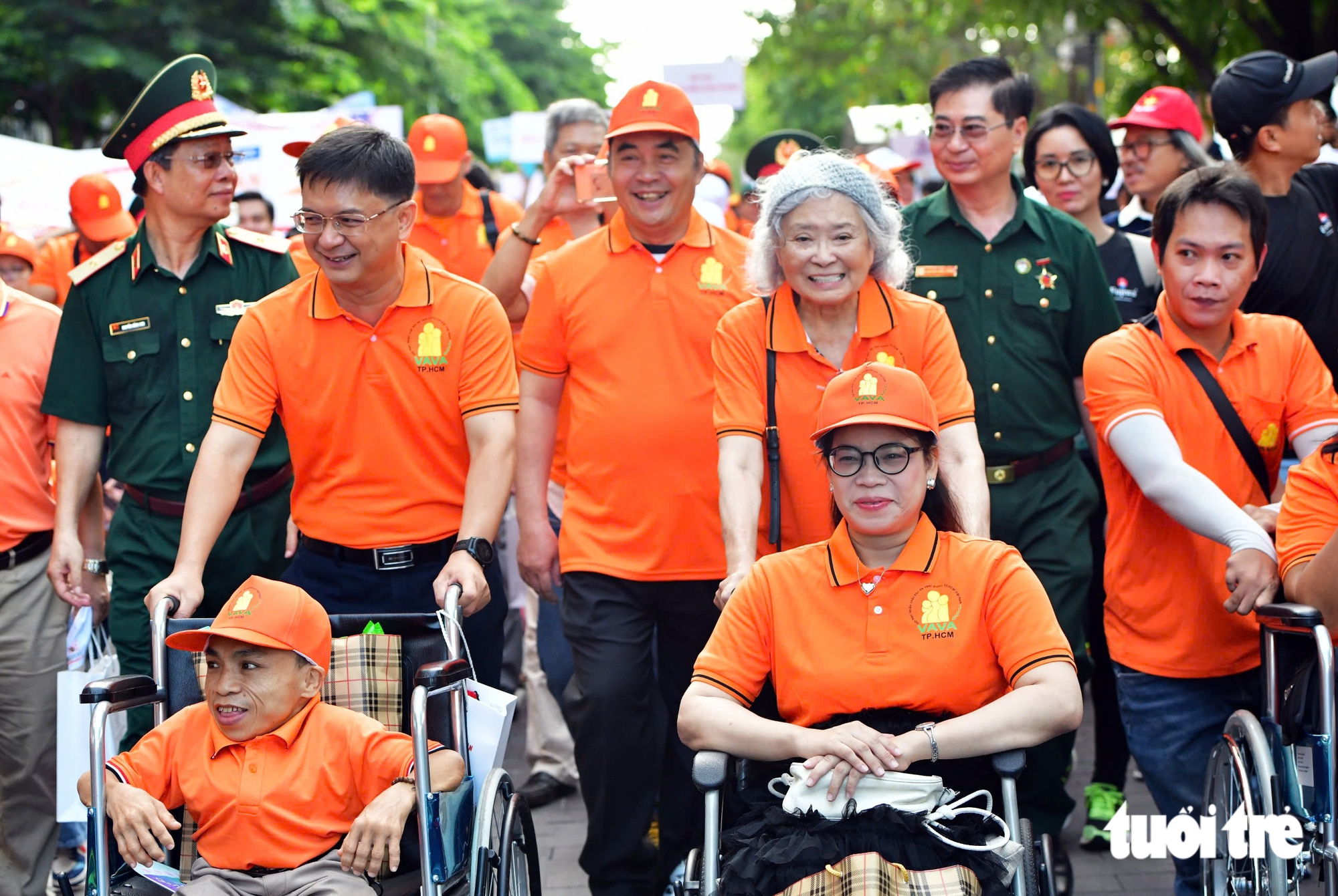 Phố đi bộ Nguyễn Huệ ngập sắc cam đồng hành vì nạn nhân chất độc da cam 2026 - Ảnh 6.