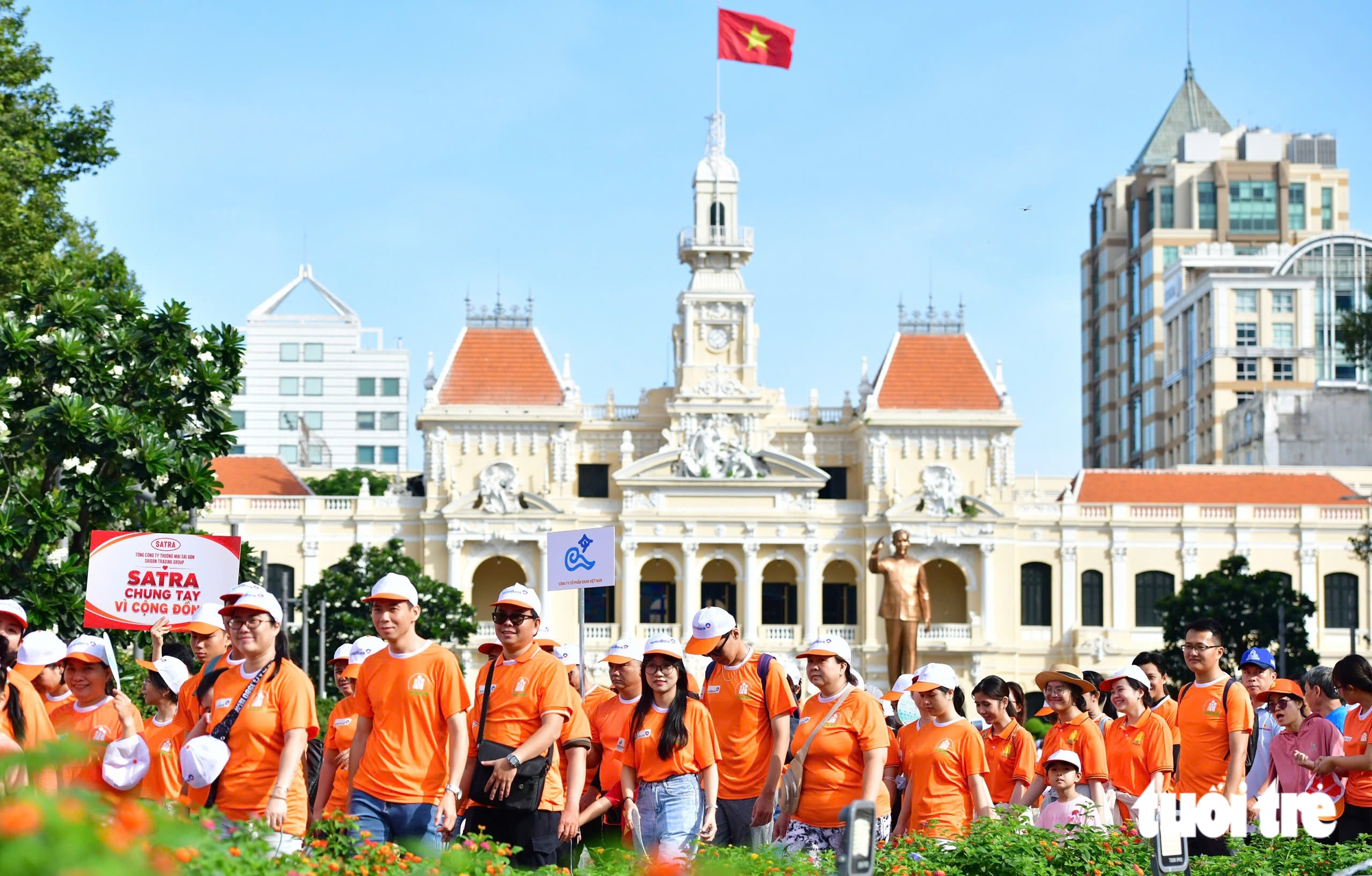 Phố đi bộ Nguyễn Huệ ngập sắc cam đồng hành vì nạn nhân chất độc da cam 2026 - Ảnh 7.
