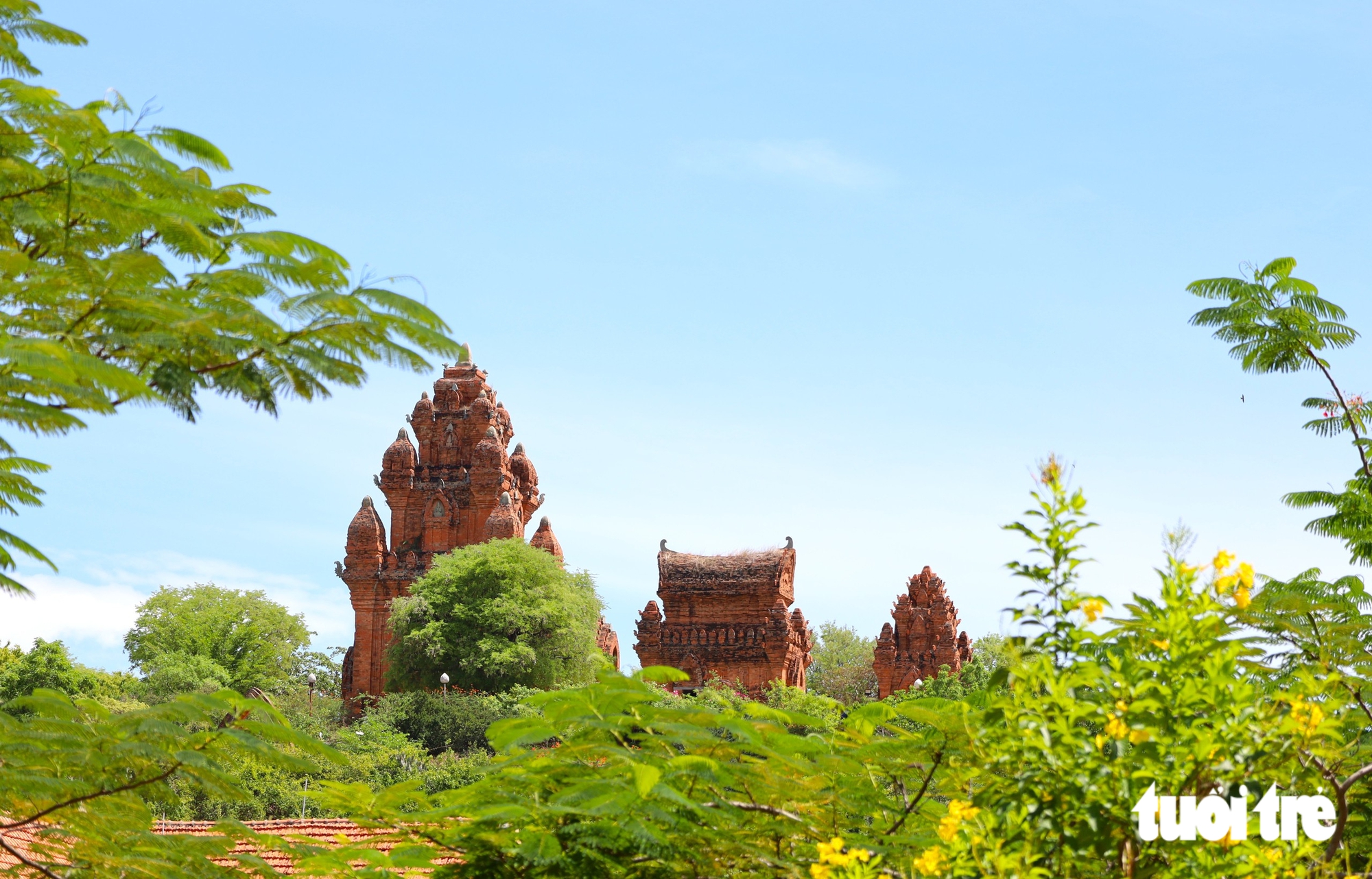 Ngắm quần thể tháp Pô Klong Garai ở vùng đất 'Gió như Phan, nắng như Rang' - Ảnh 1.