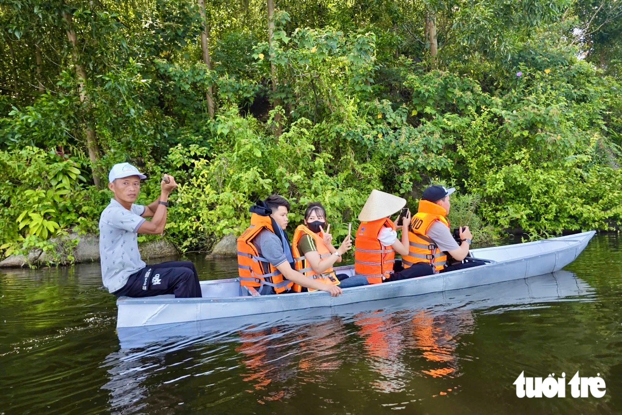 Khám phá rừng ngập nước Bầu Đá, điểm hẹn du lịch sinh thái mới của Đắk Lắk - Ảnh 8.