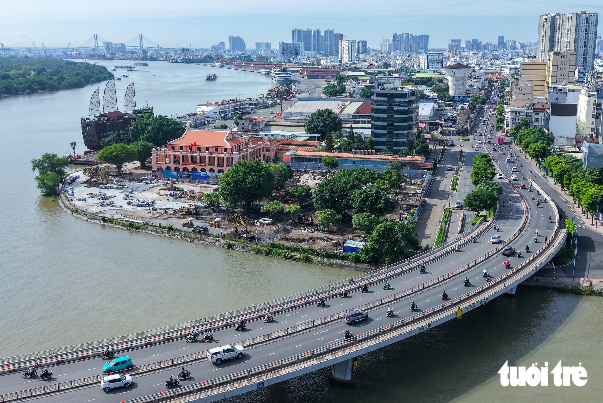 Bến Nhà Rồng chuyển biến sau 3 tháng khởi công, tạo đà đột phá hạ tầng ven sông Sài Gòn - Ảnh 1.