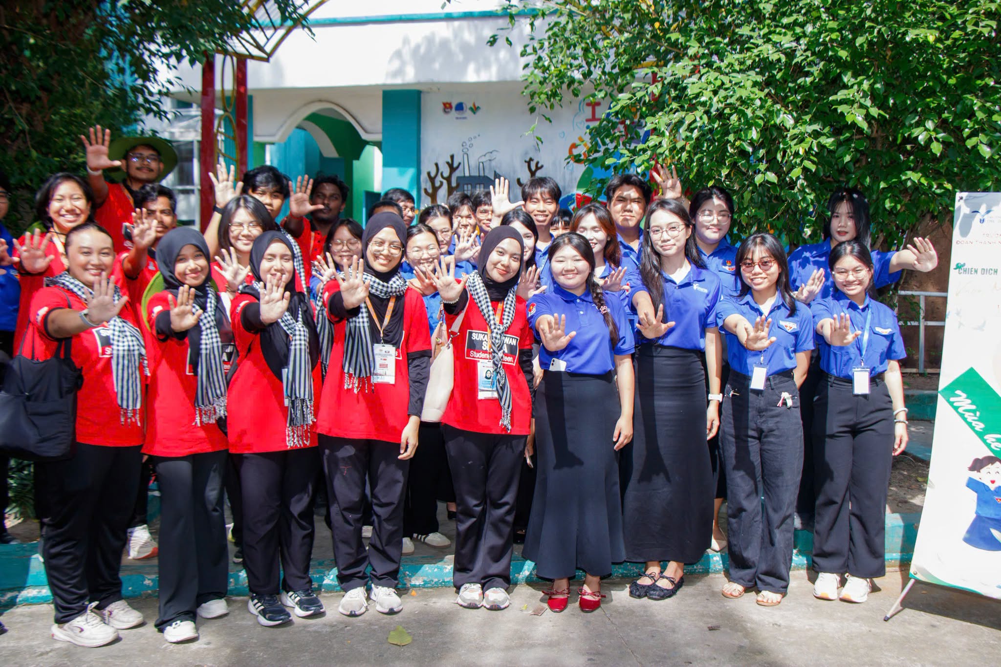 Khánh thành bức tường hữu nghị Việt Nam - Malaysia và điểm sinh hoạt cộng đồng cho thiếu nhi - Ảnh 1.