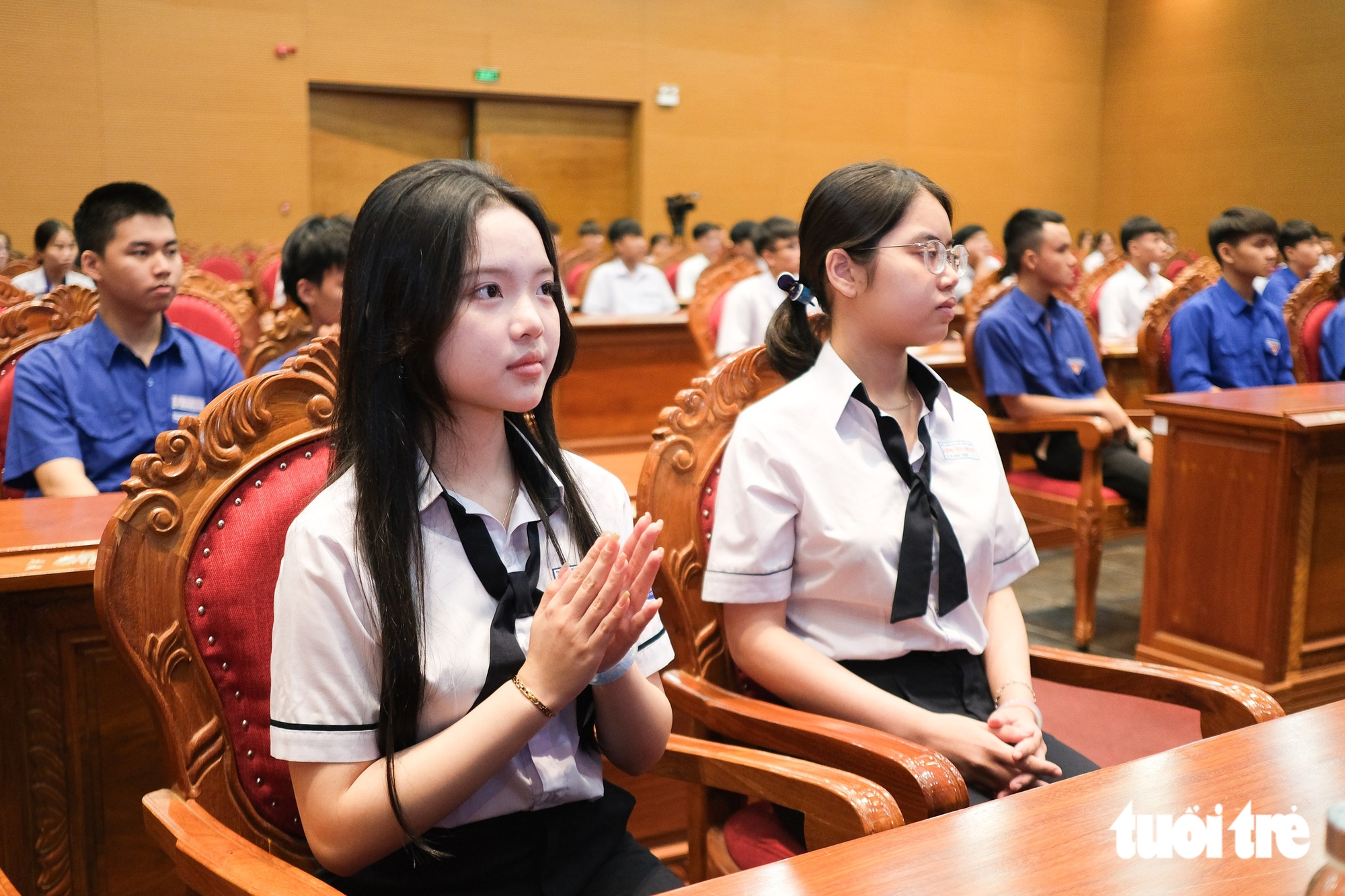 Thưởng 129 HS giỏi tỉnh và quốc gia vươn lên từ bao mái nhà tan tành trong bão lũ 2025 - Ảnh 8.