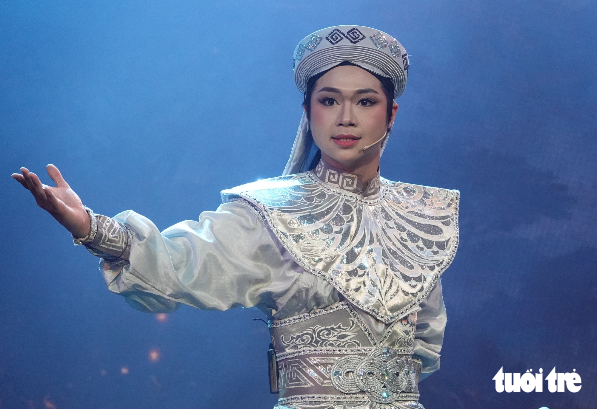 Kim Tử Long, Trịnh Kim Chi làm vua và hoàng hậu trong nhạc kịch phong cách Broadway - Ảnh 2.